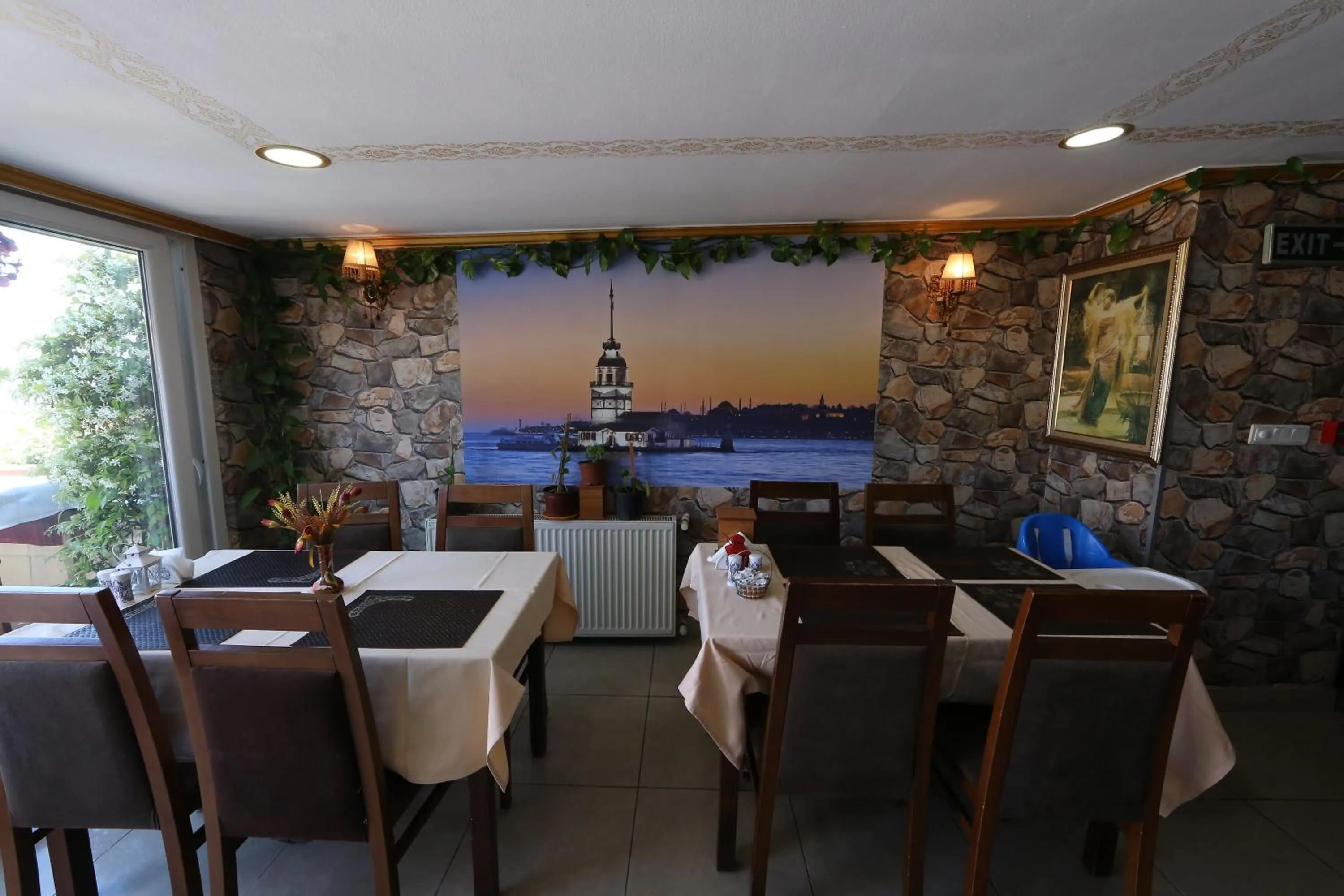 Restaurant/places to eat in Meddusa Hotel