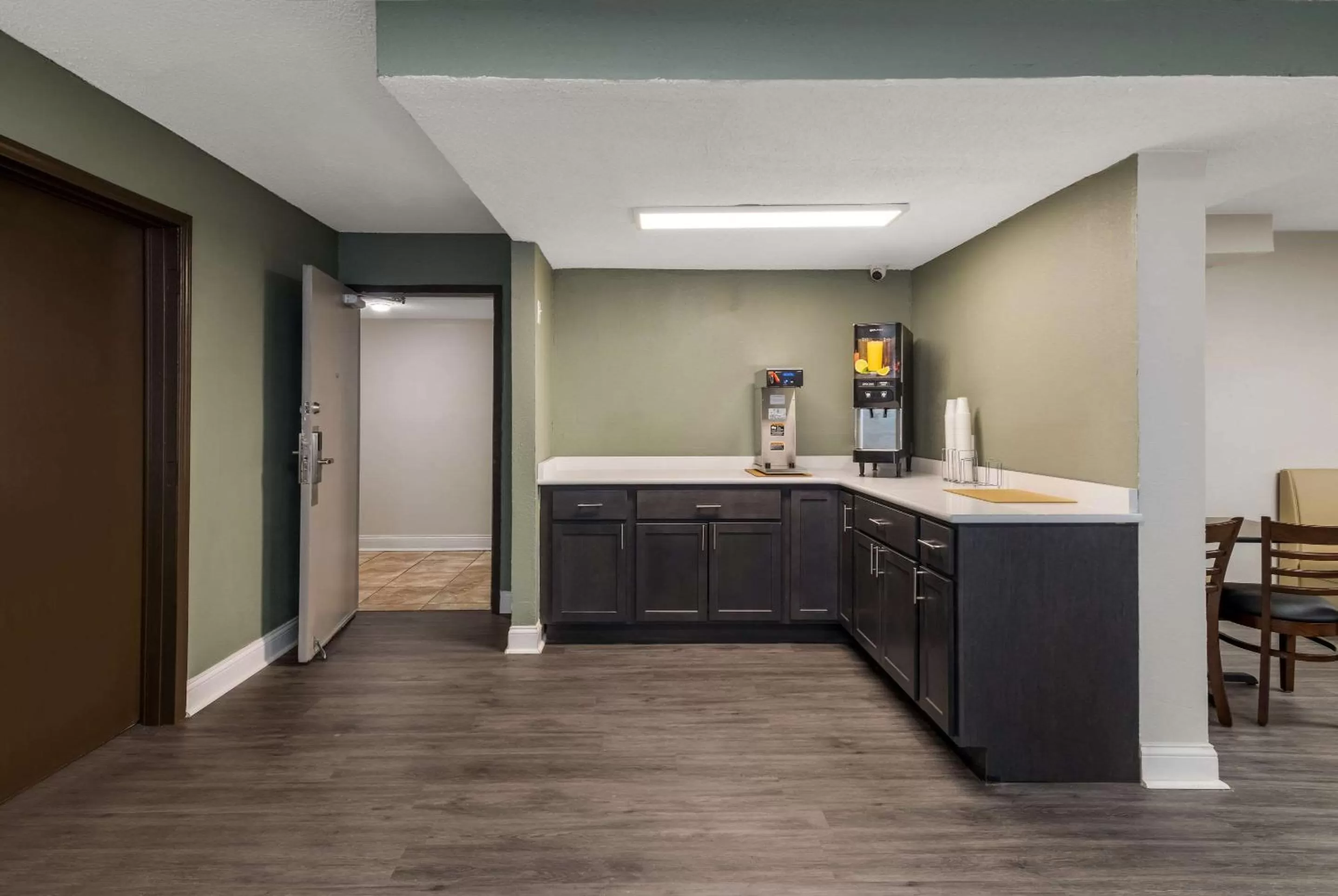 Breakfast in Quality Inn Airport