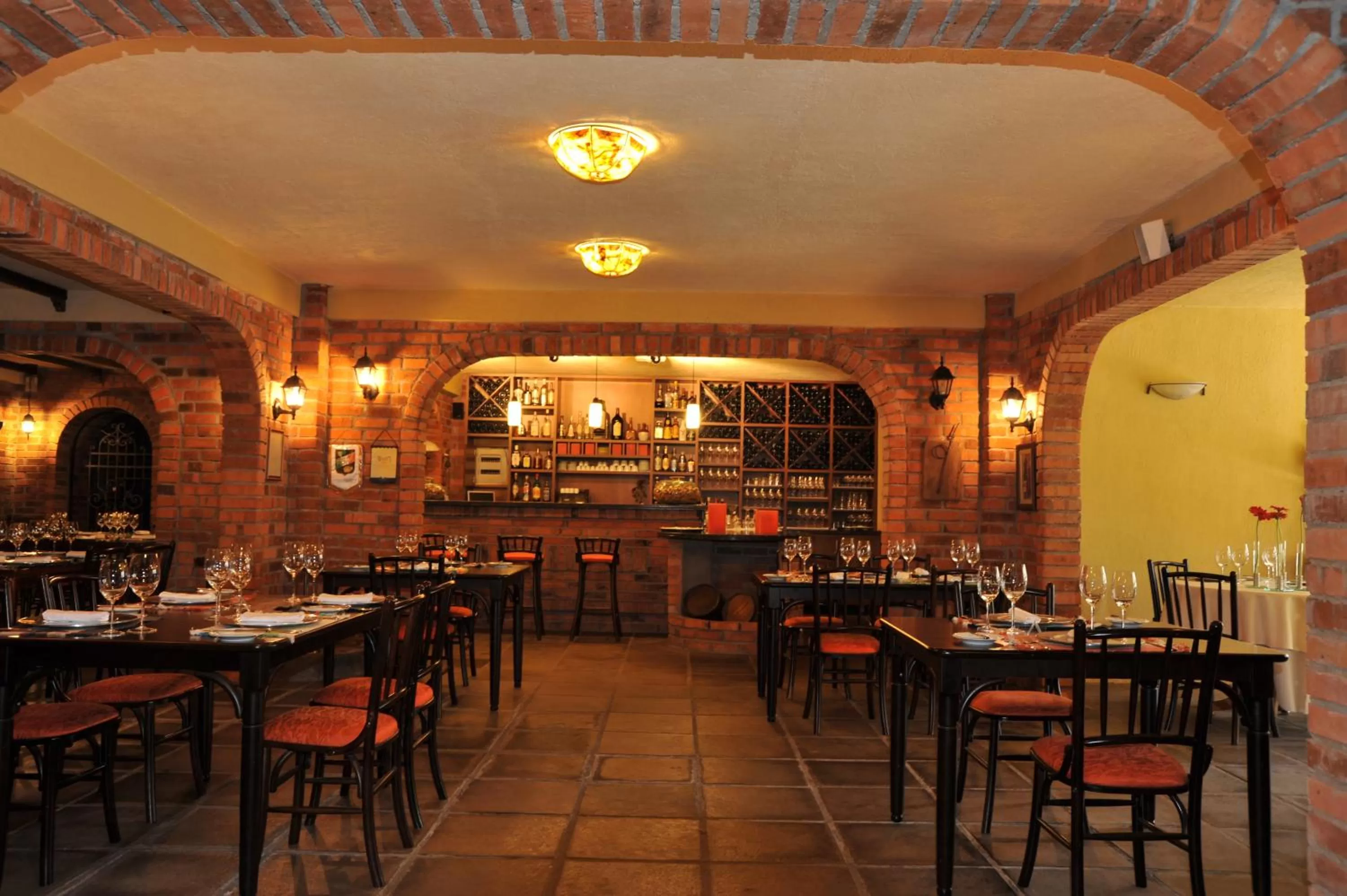 Restaurant/places to eat in Farina Park Hotel