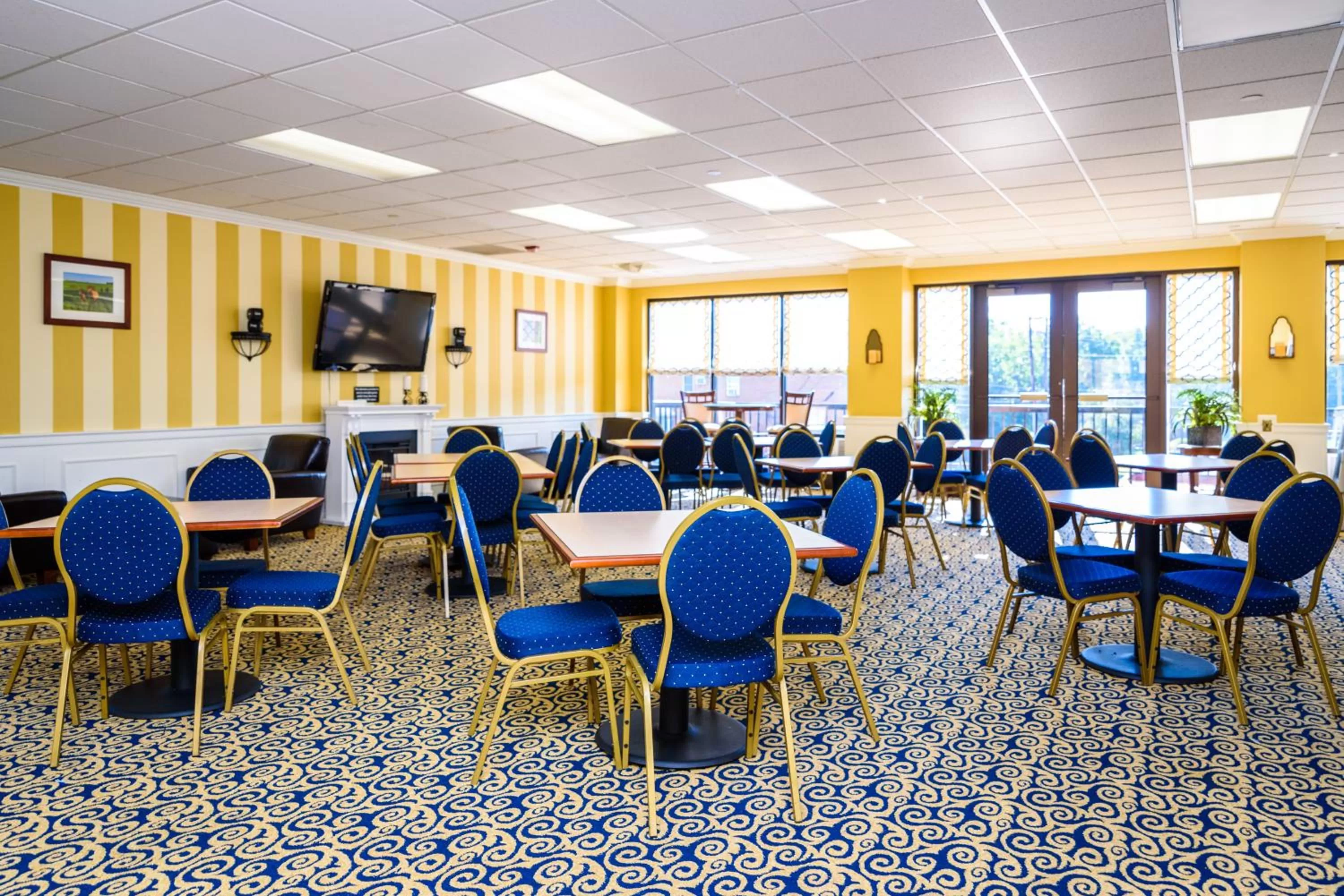 Buffet breakfast in Asbury Inn & Suites