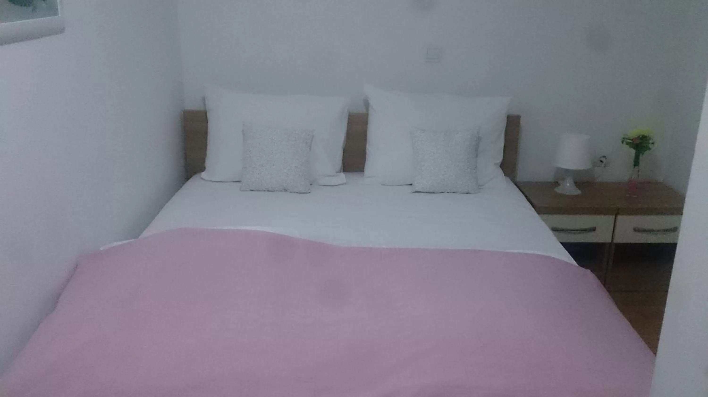 Photo of the whole room, Bed in Lugarnica