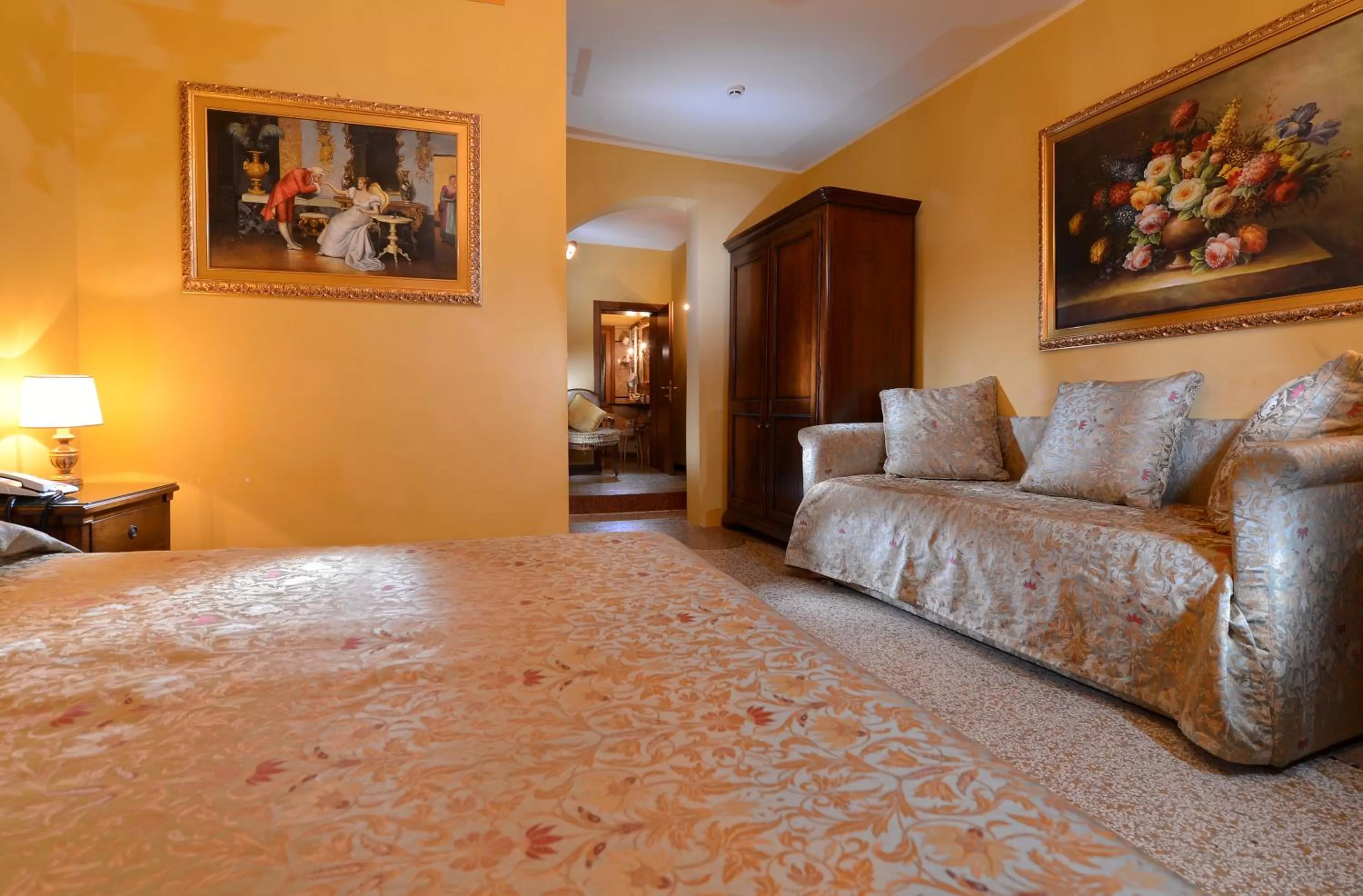 Seating area, Bed in Antico Panada