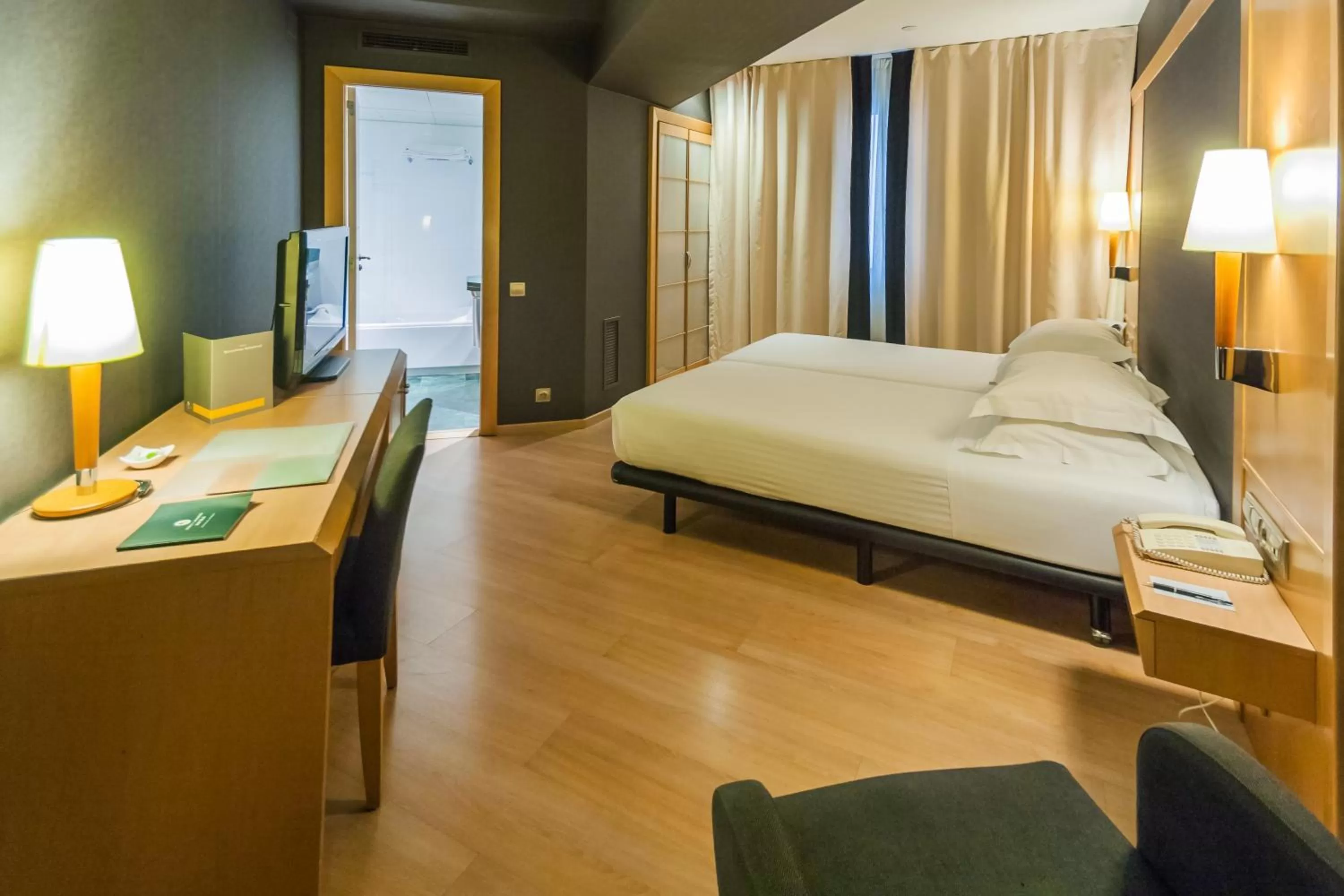 Photo of the whole room, Bed in Hotel Barcelona Universal