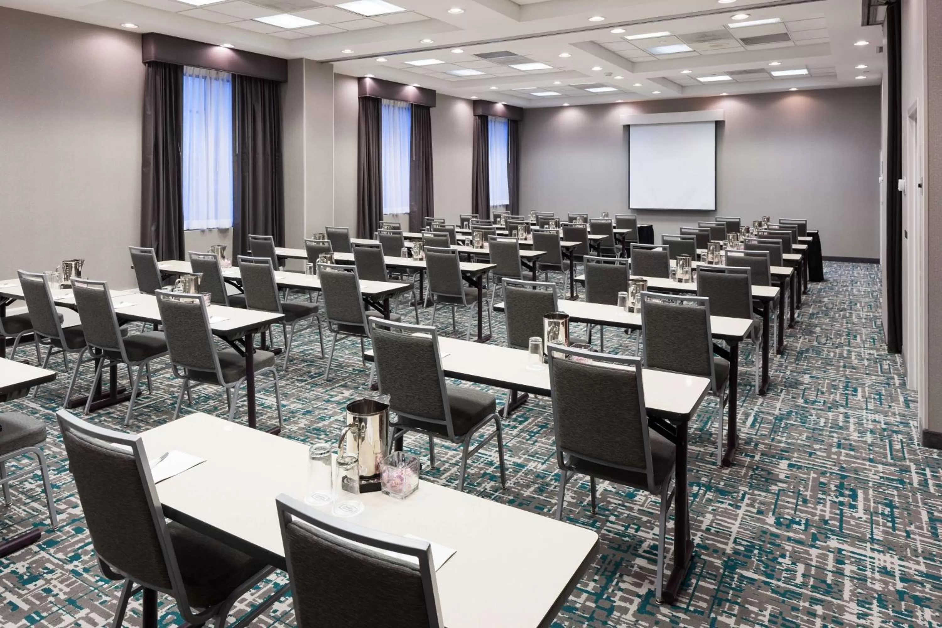 Meeting/conference room in Hampton Inn & Suites Chicago North Shore