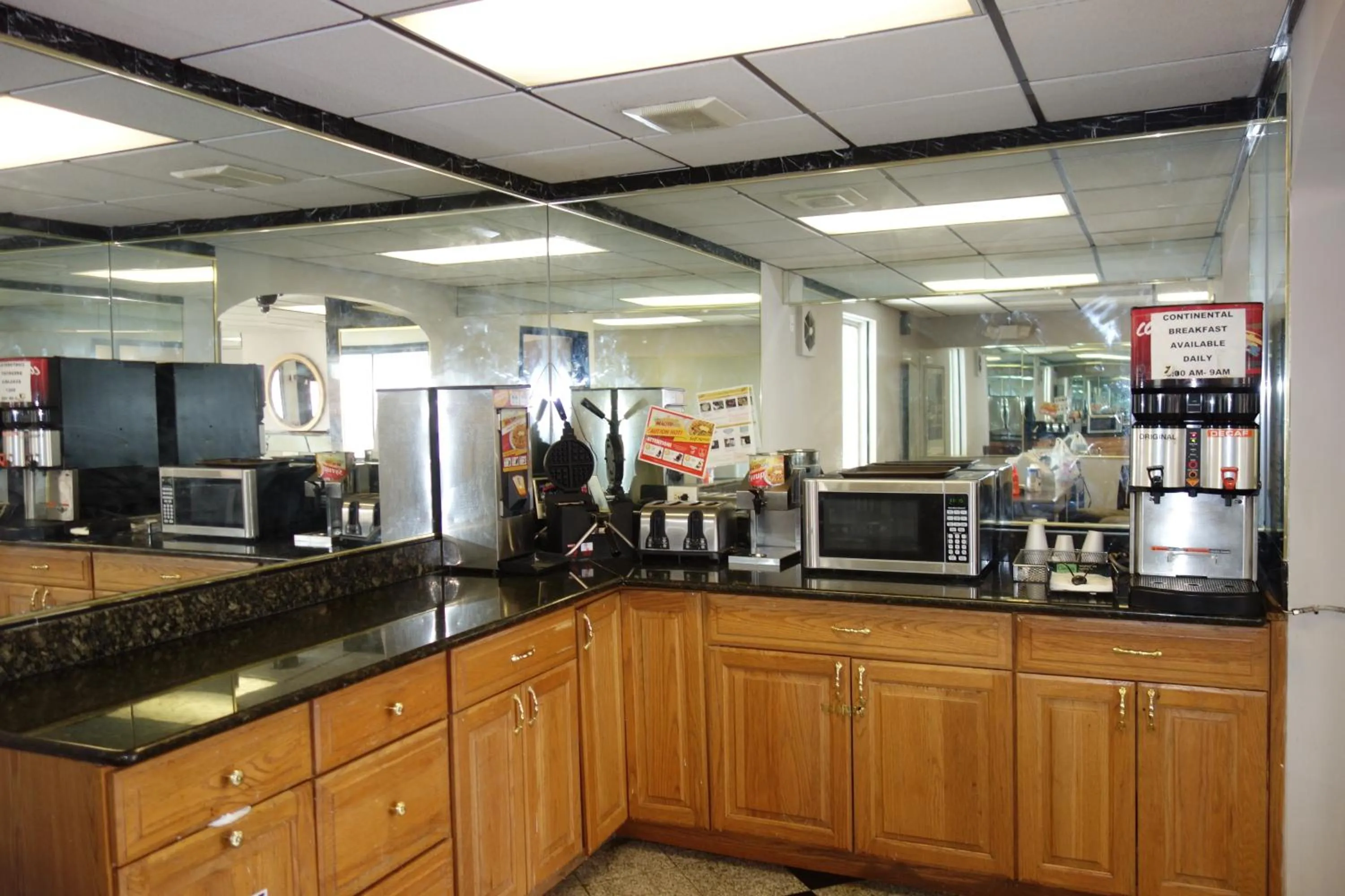 Continental breakfast in Gurnee Motel