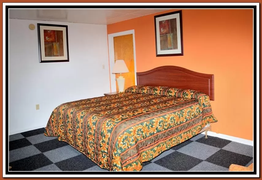 Bed in The Cardinal Inn