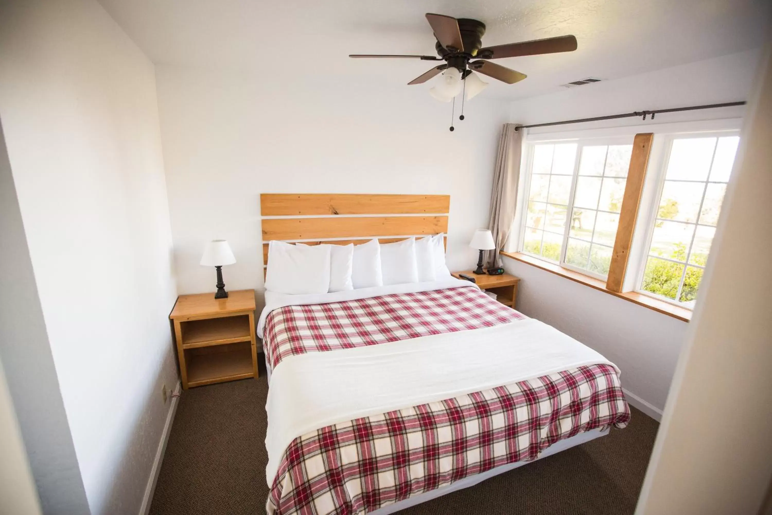 Deluxe Two Bedroom Cottage with Spa in View Crest Lodge Deluxe Two Bedroom Cottage with Spa in View Crest Lodge