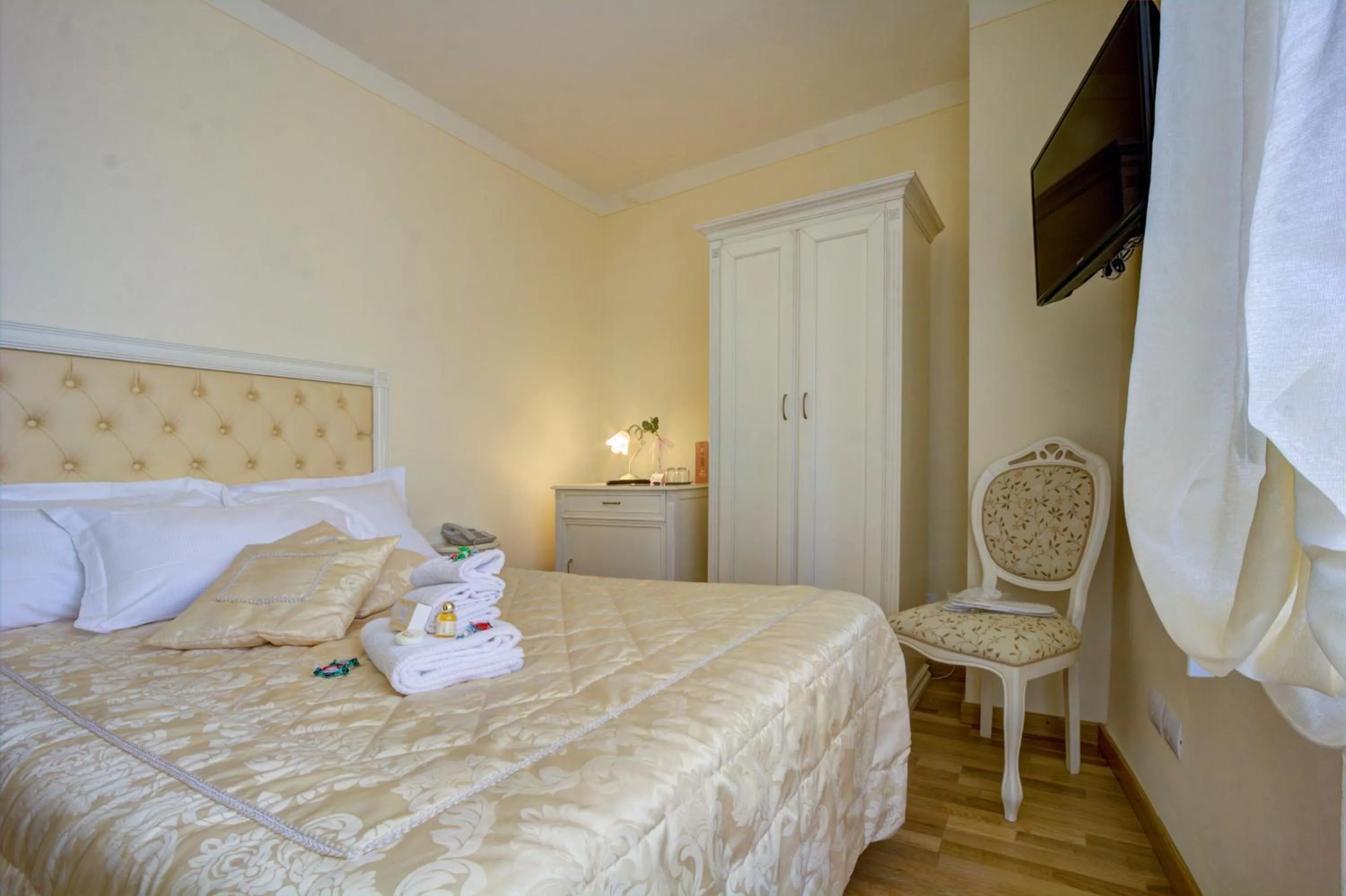 Basic Double Room - single occupancy in Hotel Volterra In Superior