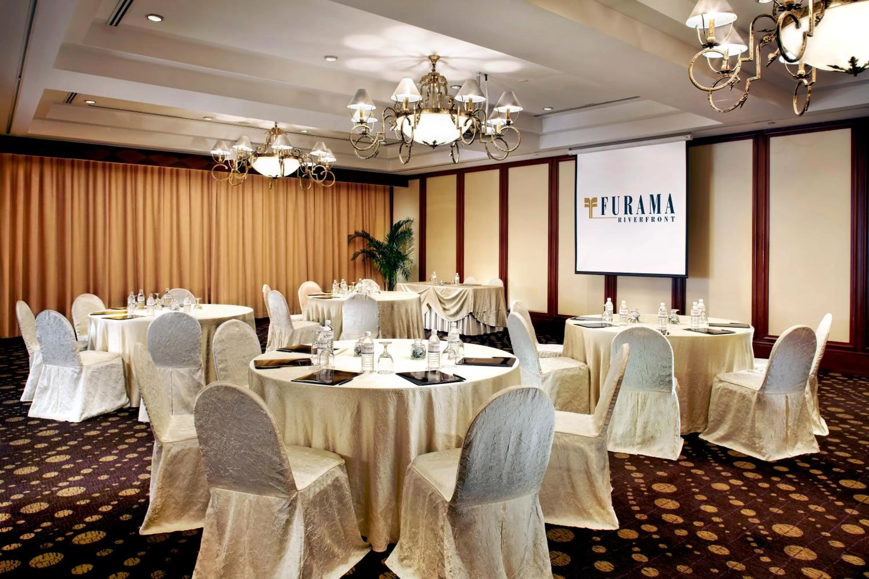 Banquet/Function facilities in Furama RiverFront