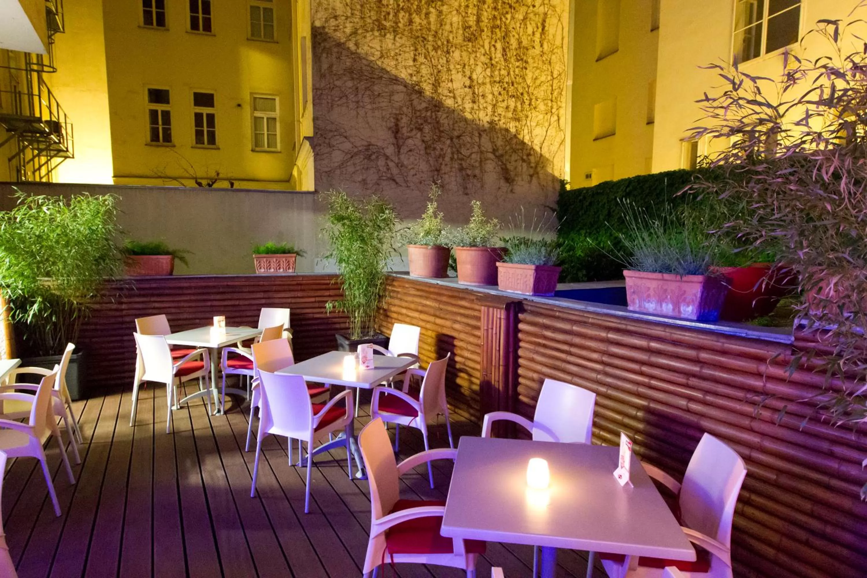 Restaurant/places to eat in Hotel Boltzmann