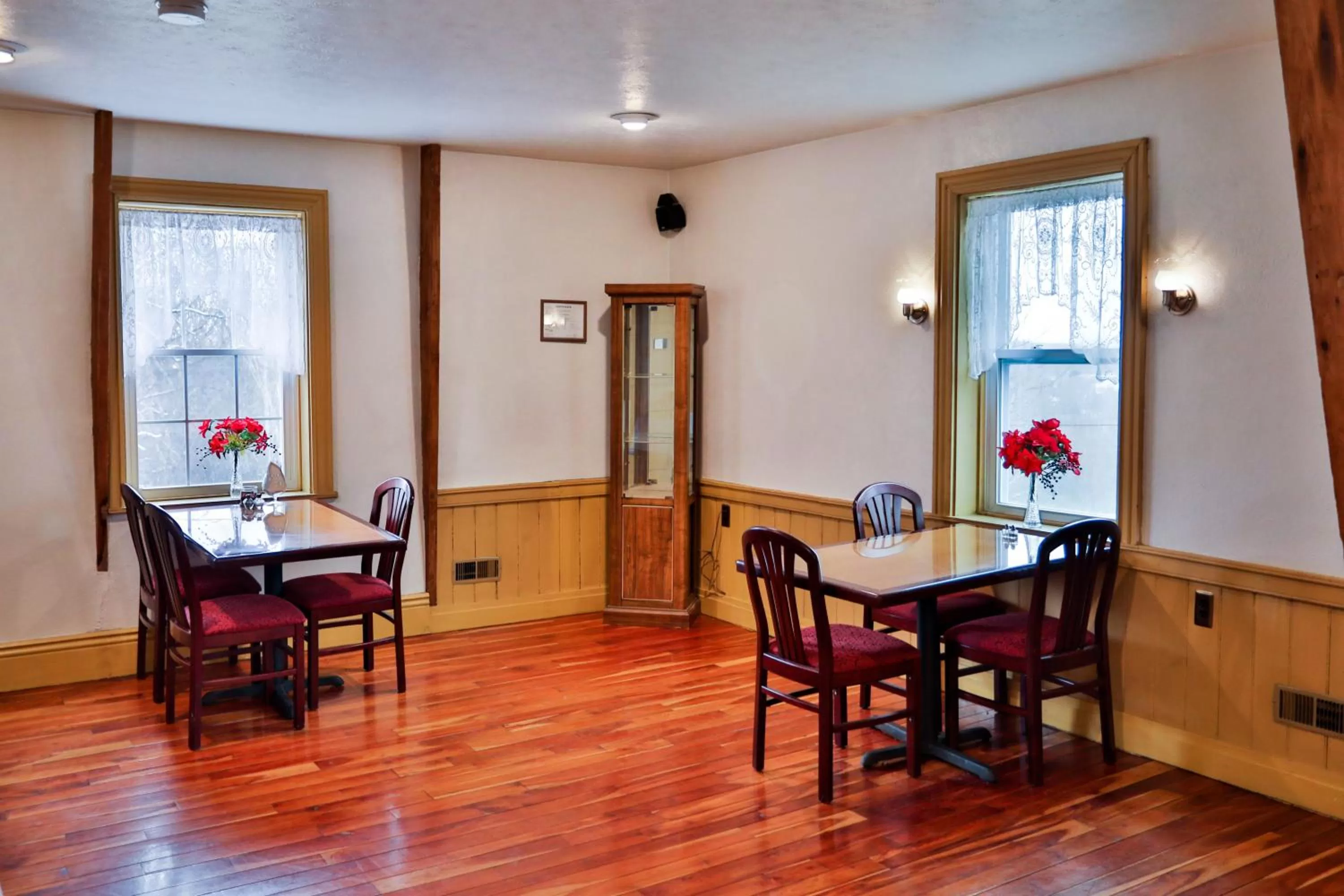 Dining area in Baneberry Meadows B&B