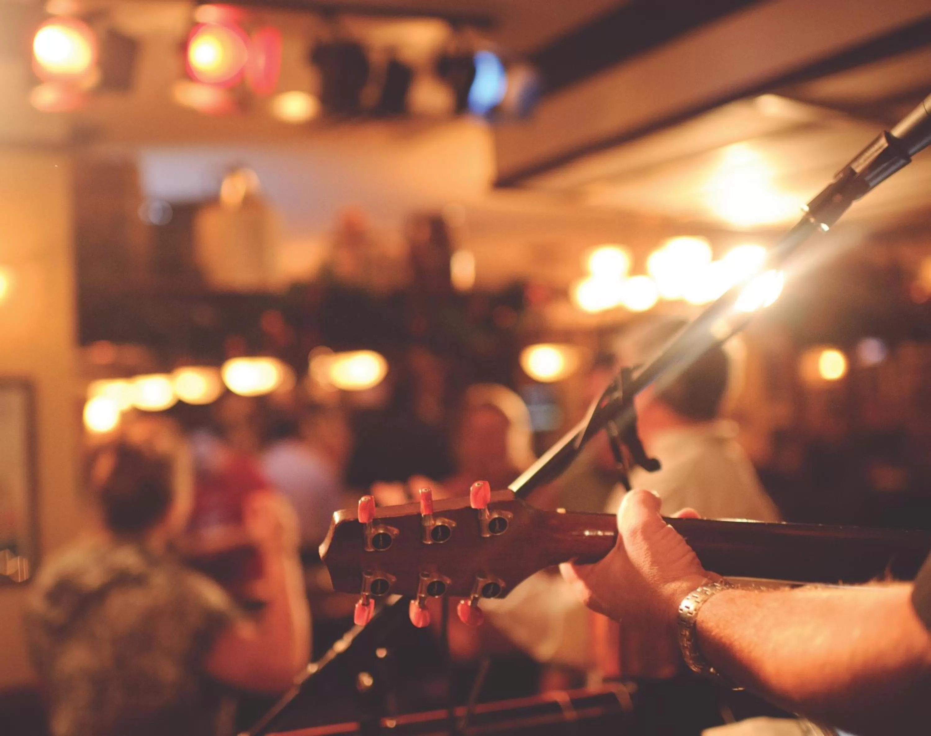 Lounge or bar in Pan Pacific Whistler Mountainside