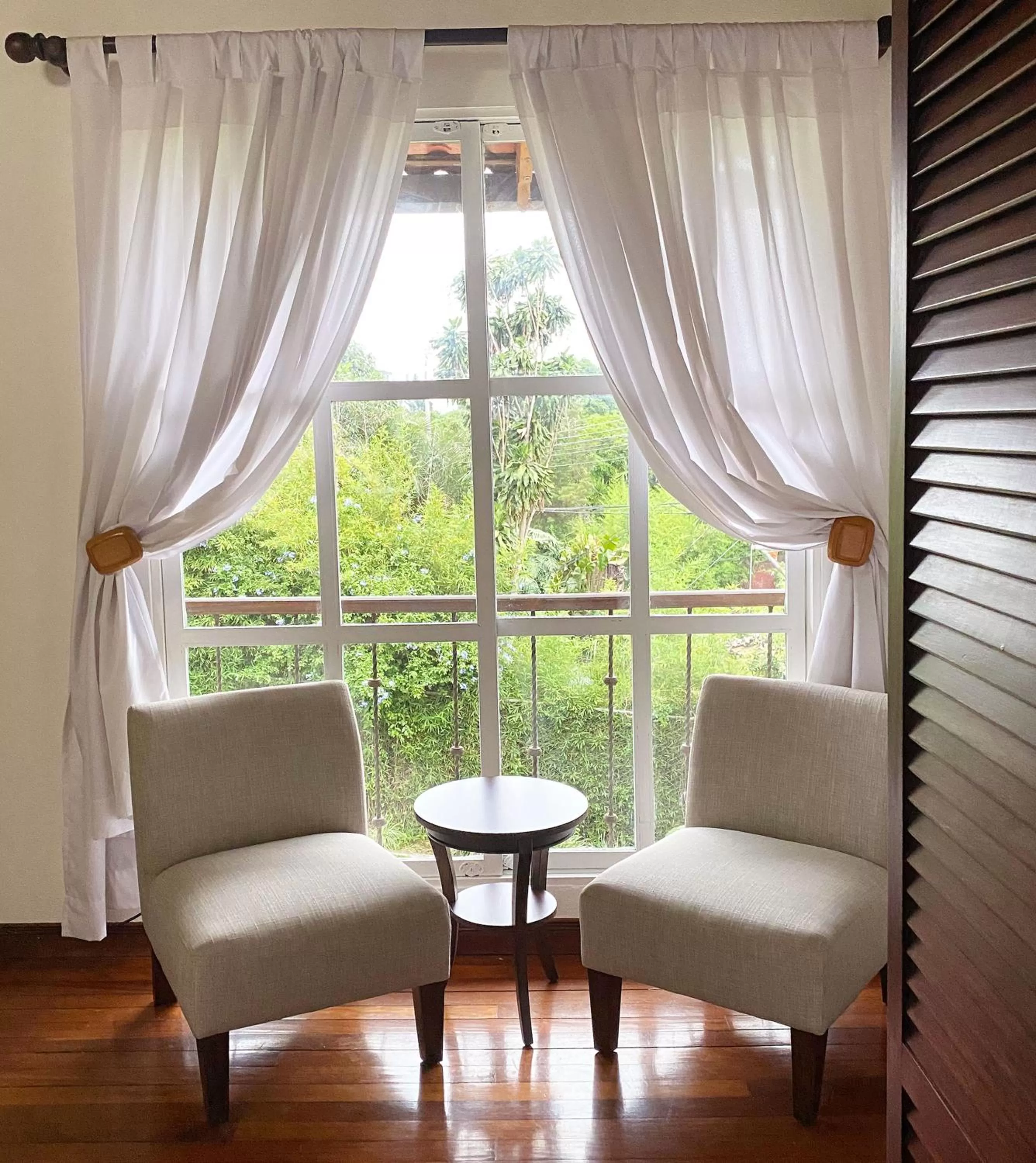 Seating area in Tierra Magica B&B and Art Studio