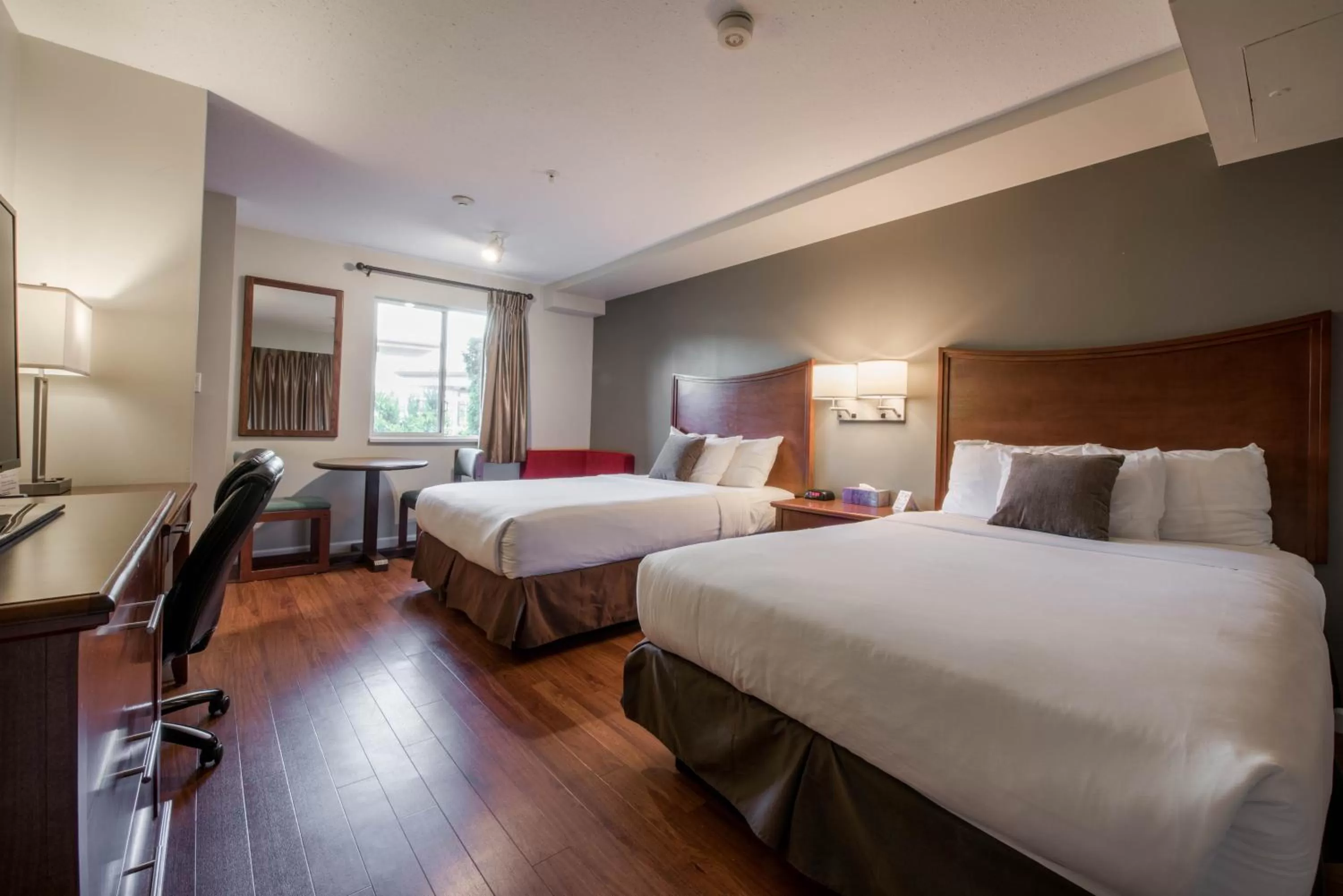 Bed in Gibsons Garden Hotel