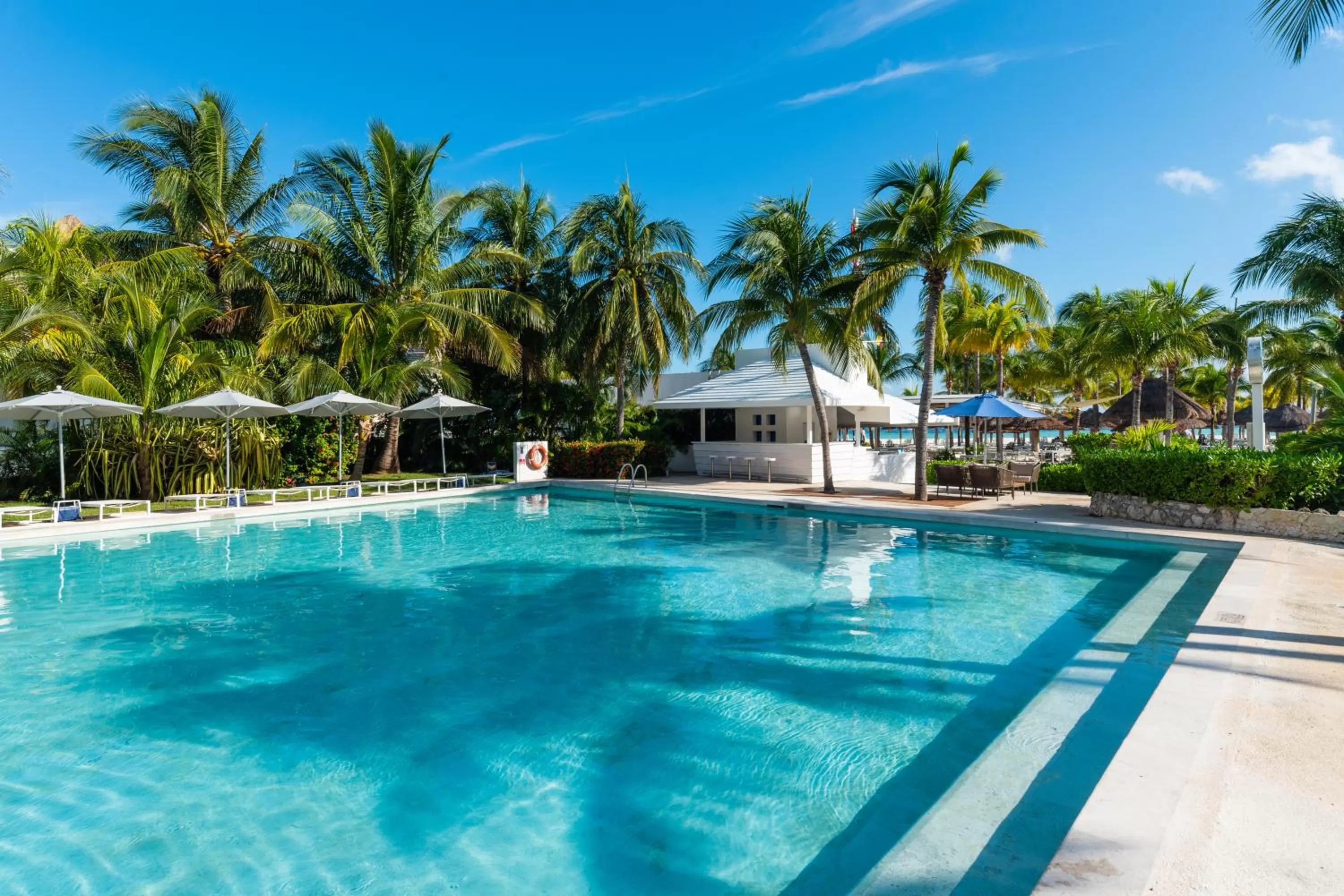 Swimming pool in Presidente InterContinental Cancun Resort