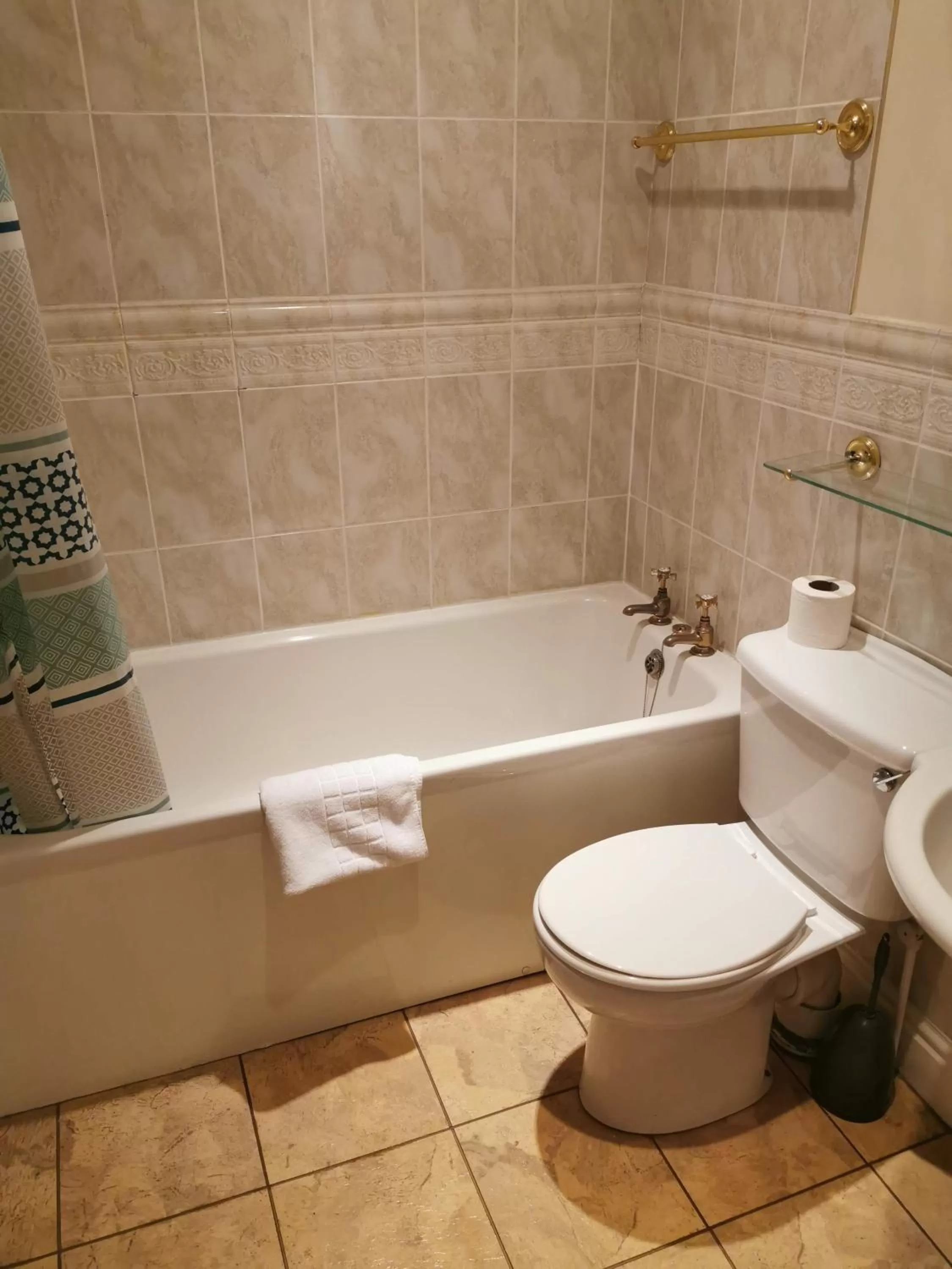 Bathroom in The Queens Hotel