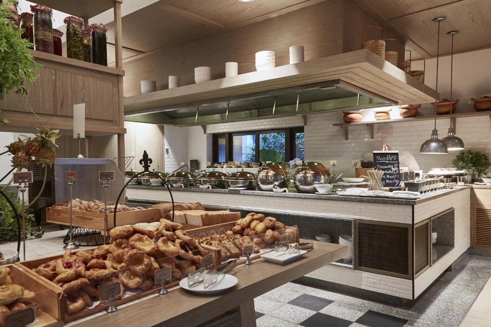 Food and drinks in Woodlands Hotel and Resort Pattaya