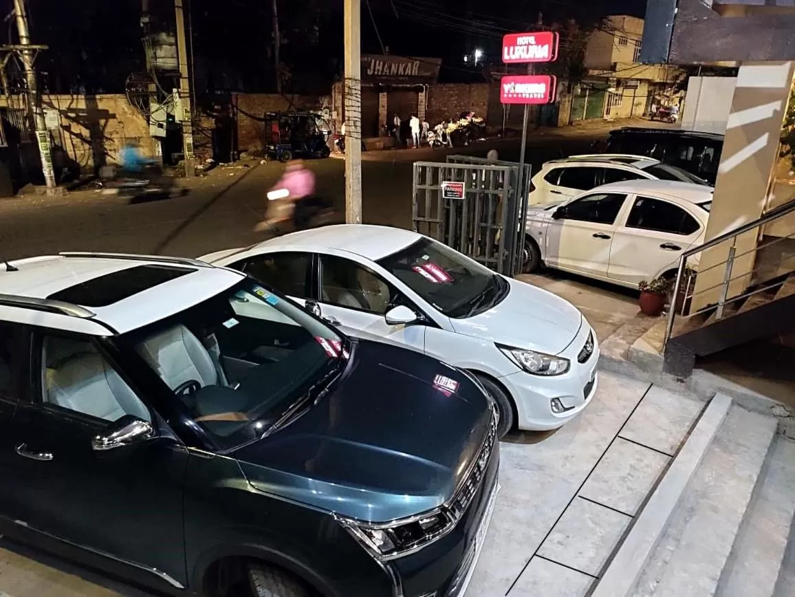 Parking in Hotel Luxuria