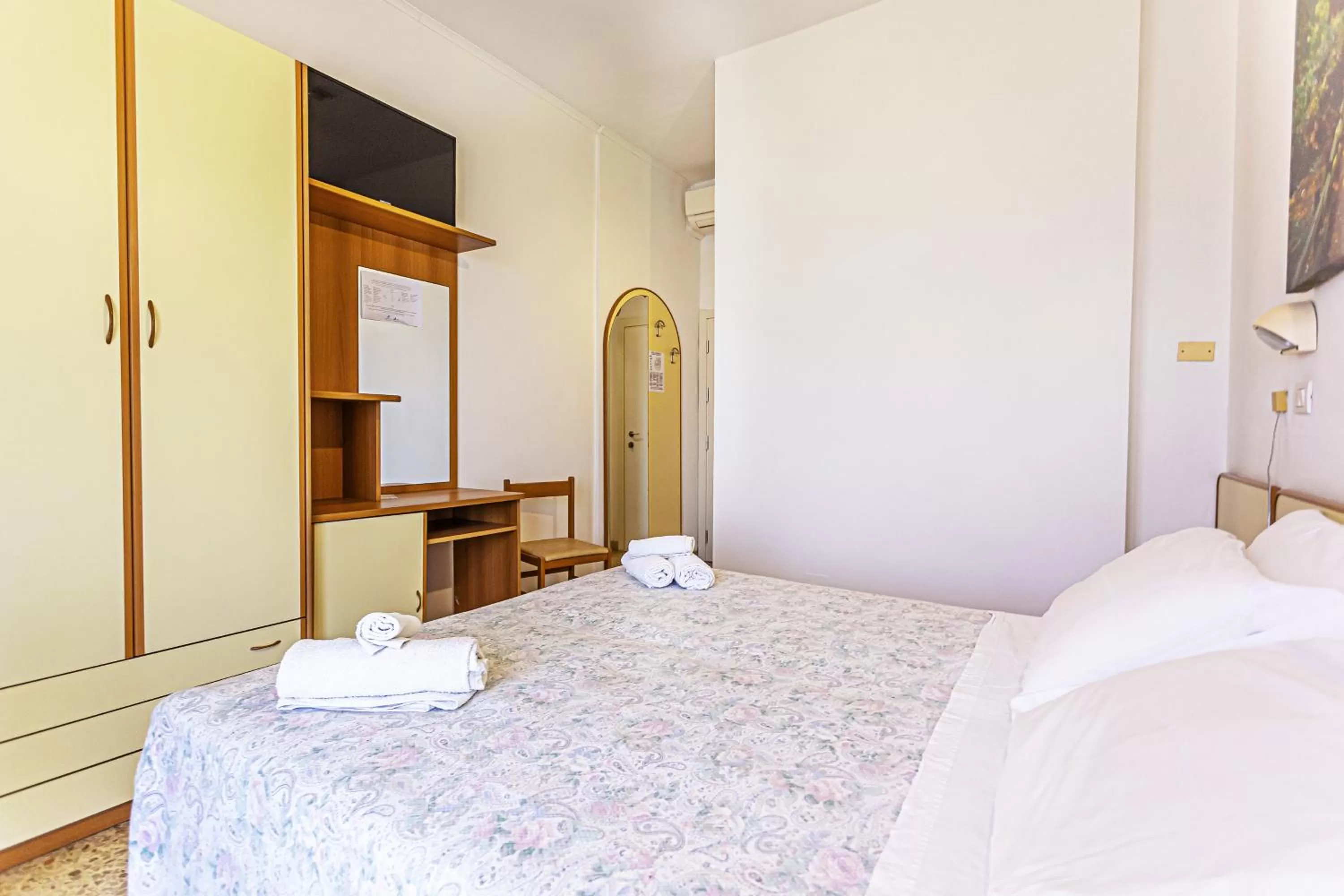 Bedroom, Bed in Hotel Continental