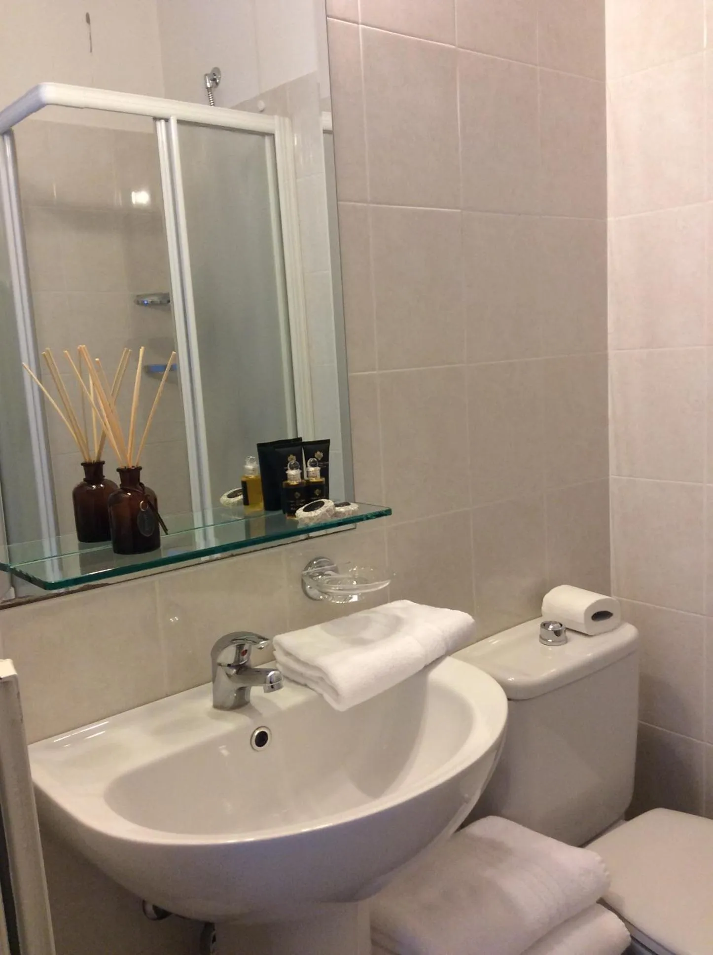 Bathroom in Hotel Livio