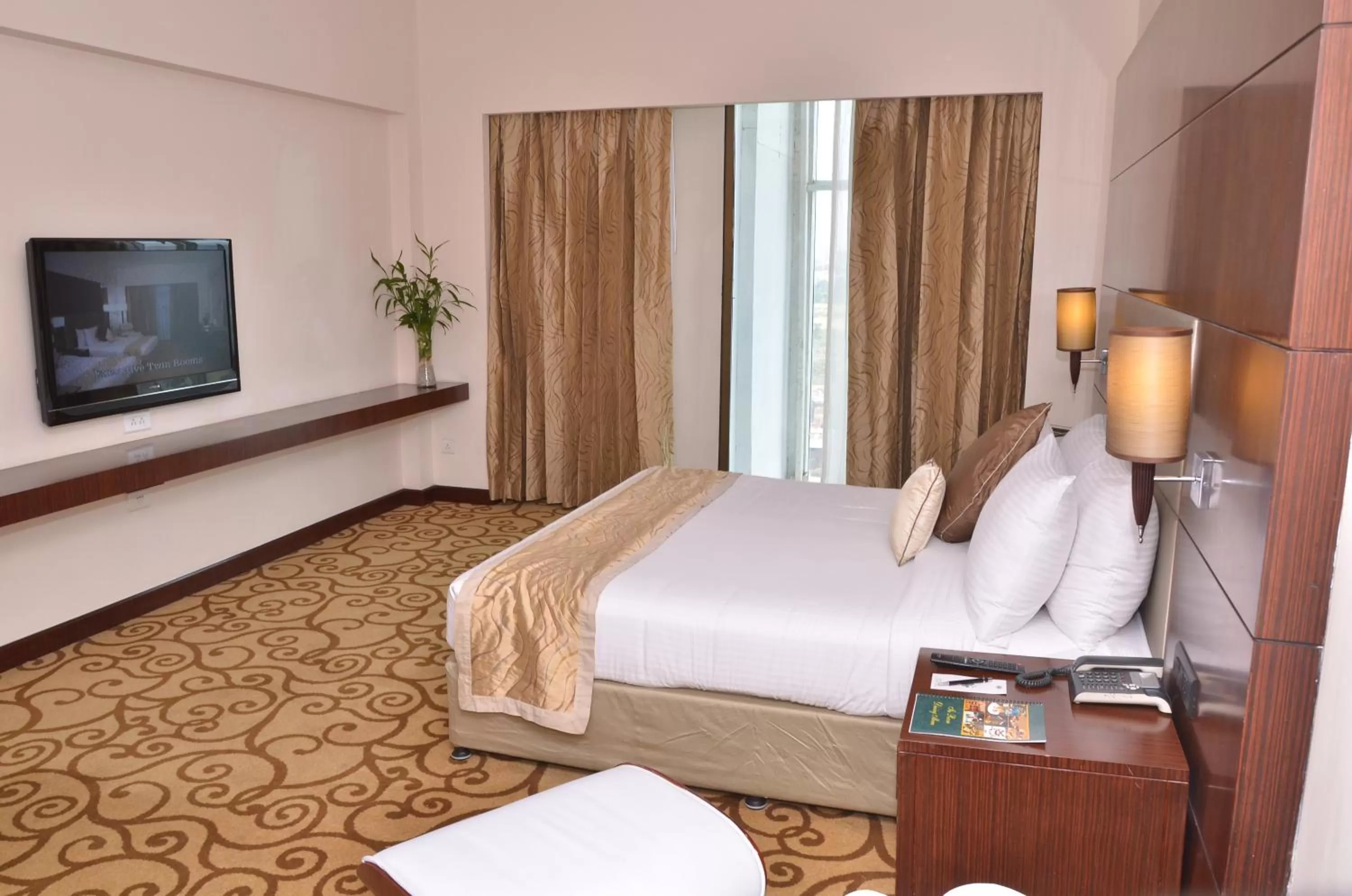 Bed in Country Inn & Suites By Radisson, Sahibabad