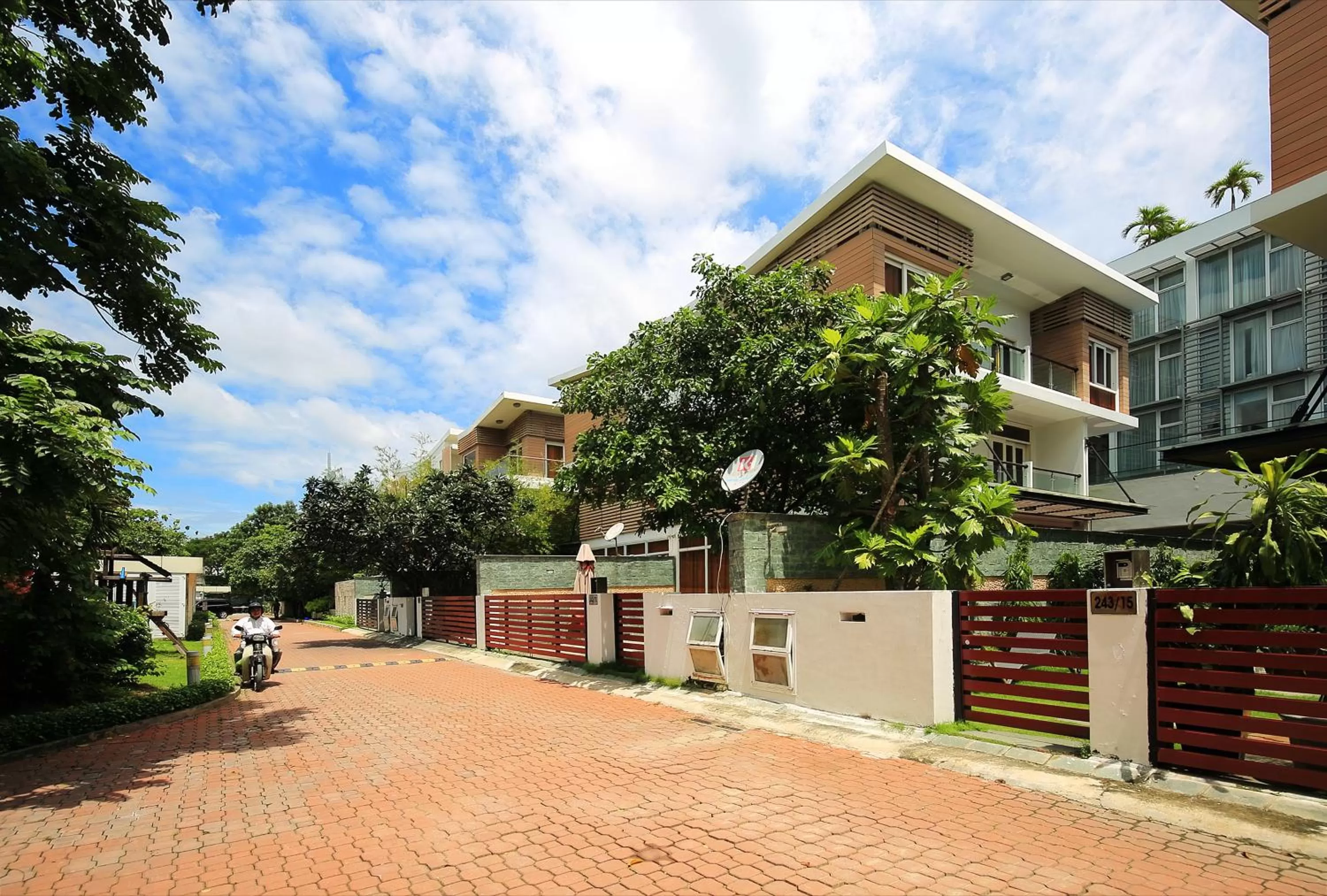 Property building in Glenwood City Resort