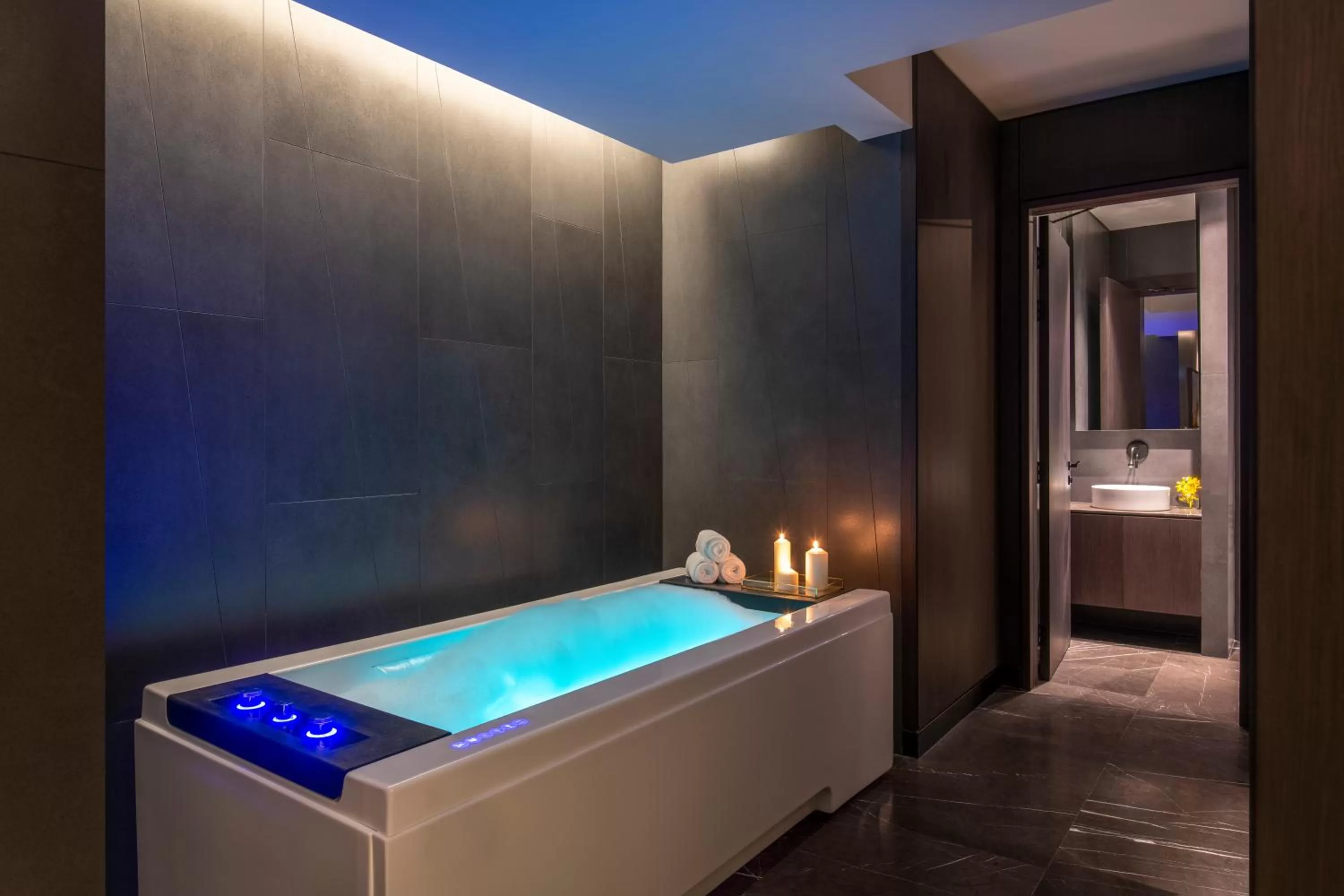 Hot Tub in Steigenberger Hotel Doha