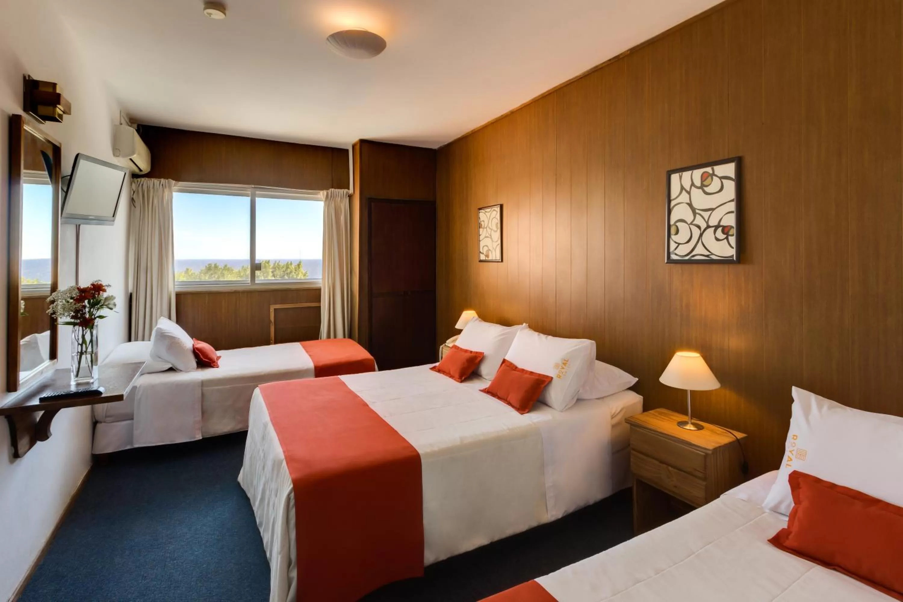 Photo of the whole room, Bed in Hotel Royal