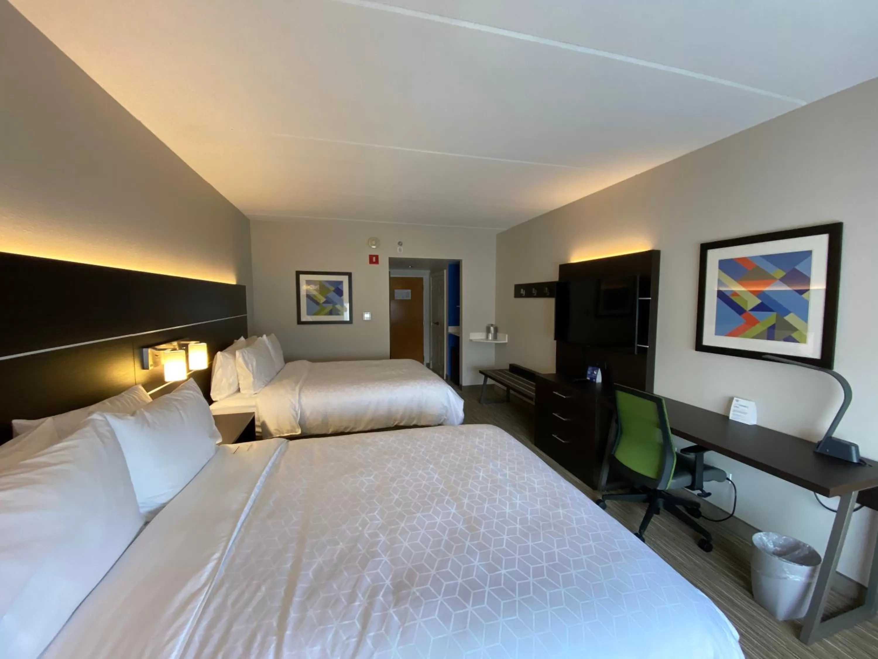 Bed in Holiday Inn Express & Suites - Prospect Heights by IHG