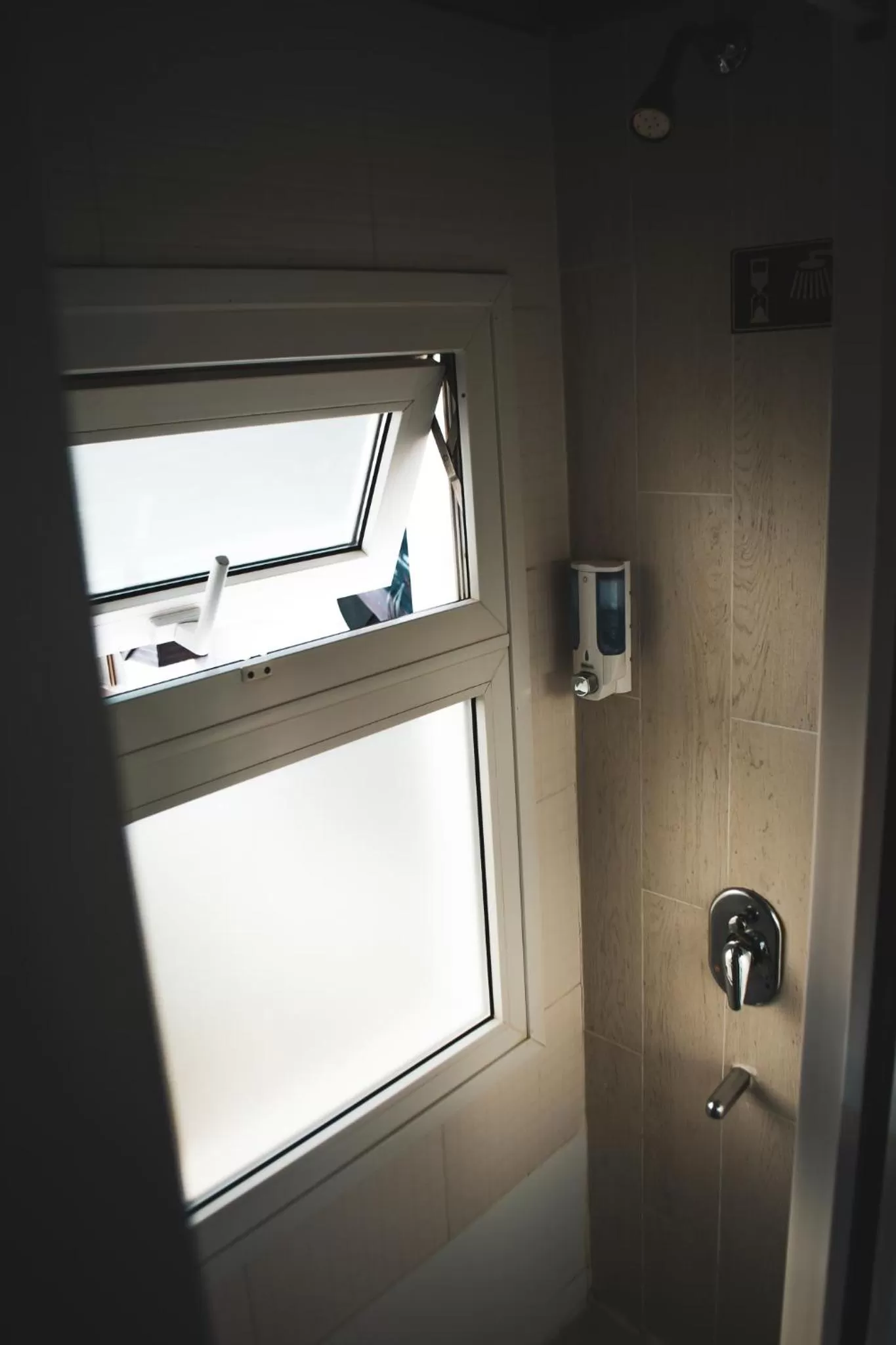 Shower in Hosteria Foike