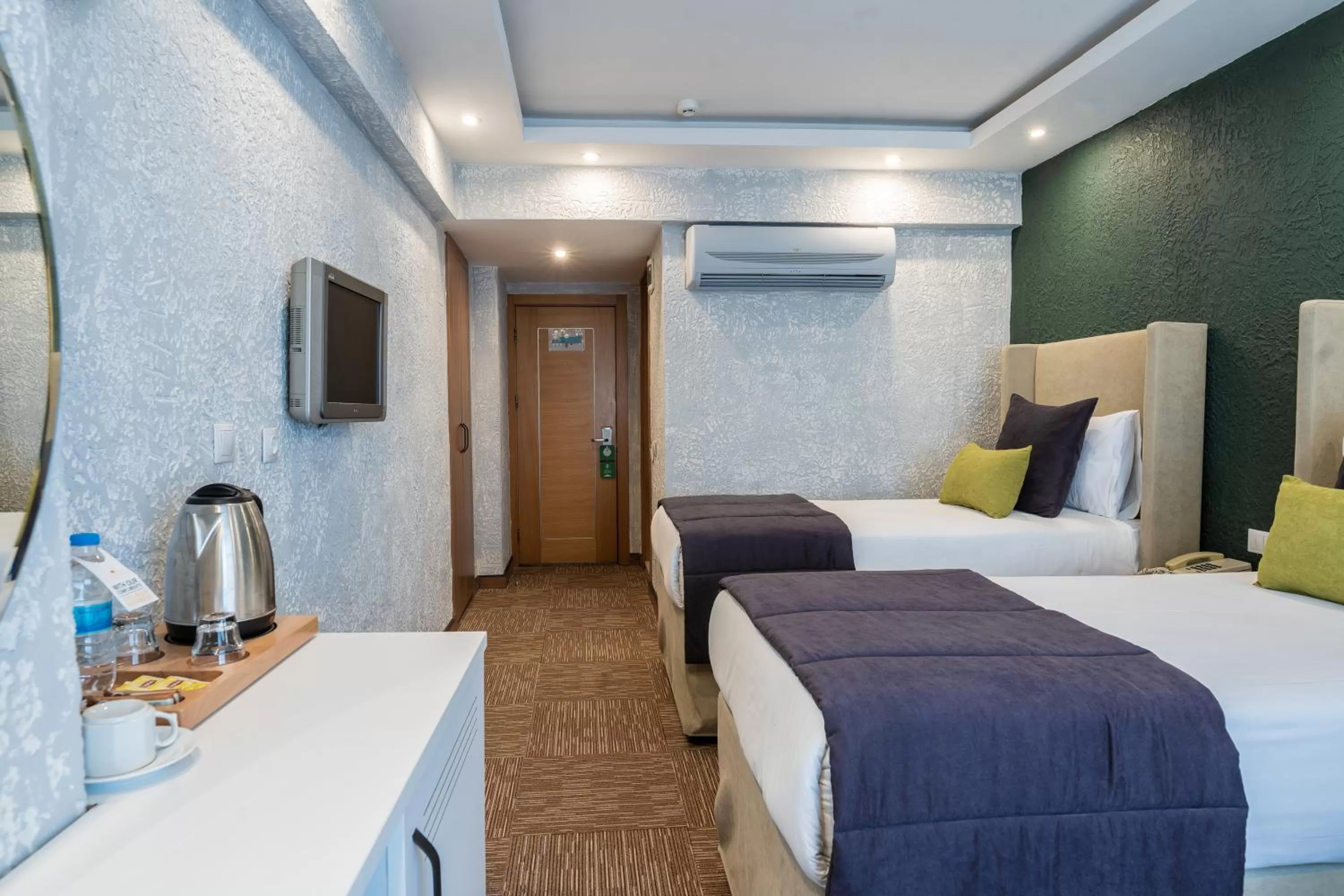 Photo of the whole room, Bed in Sveo İstanbul Hotel