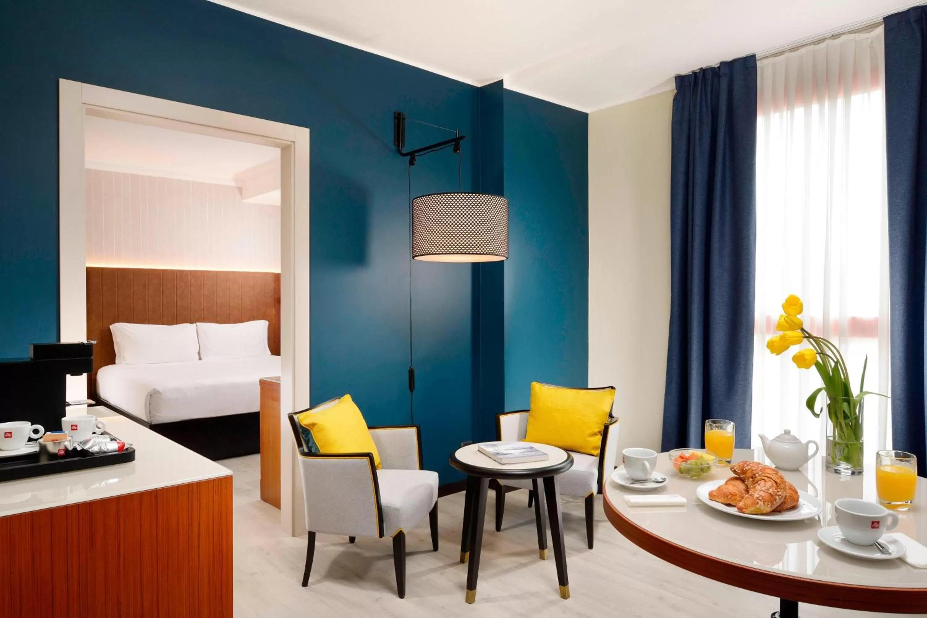 Photo of the whole room, Bed in Four Points by Sheraton Siena