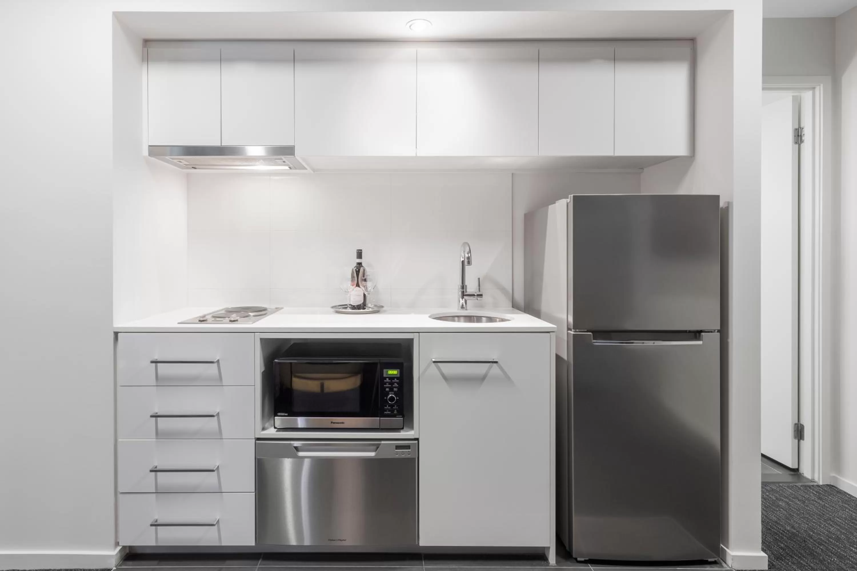 Kitchen or kitchenette, Kitchen/Kitchenette in Mercure Melbourne St Kilda Road
