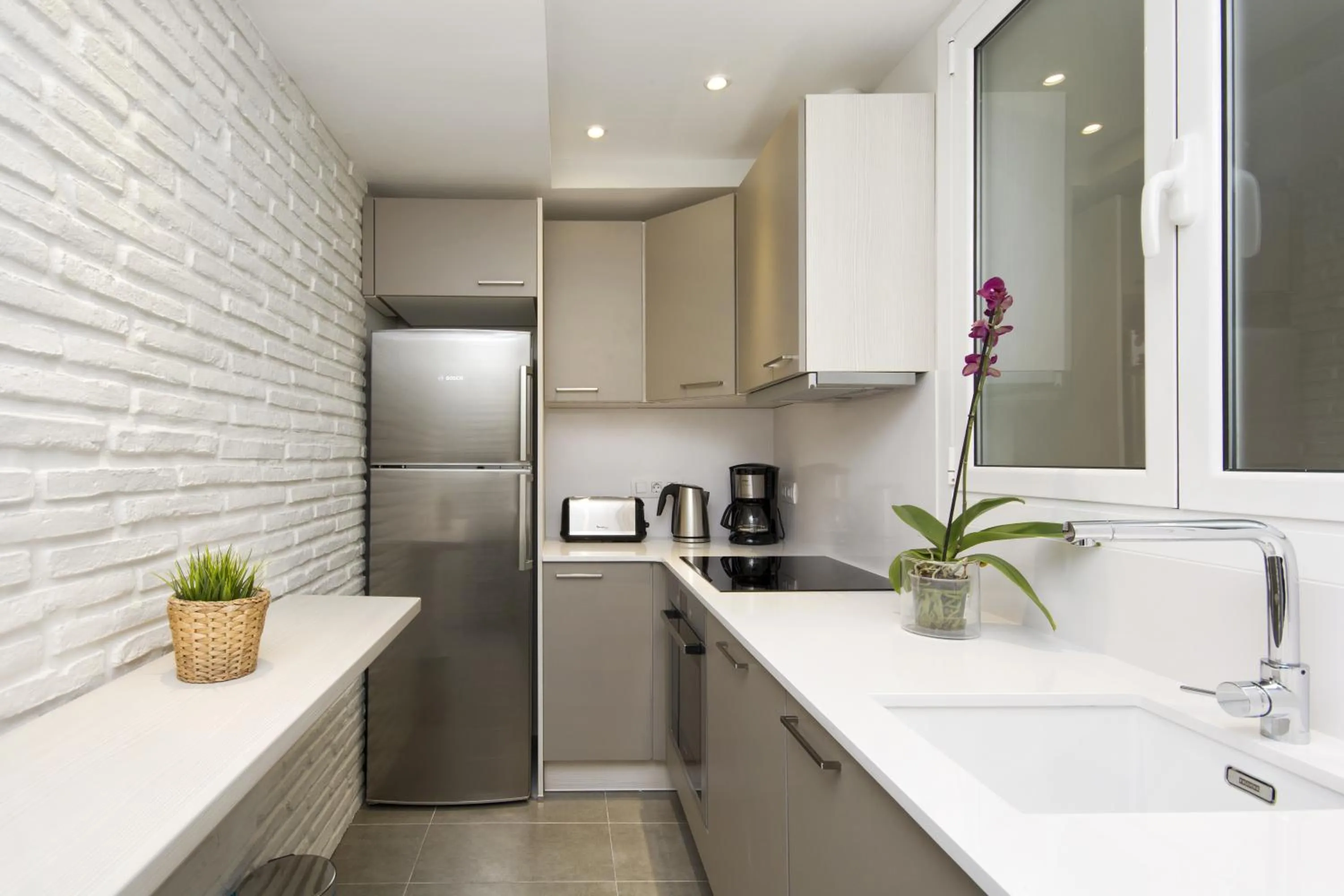 Kitchen or kitchenette in Eixample Building Apartments by Mercedes Heritage
