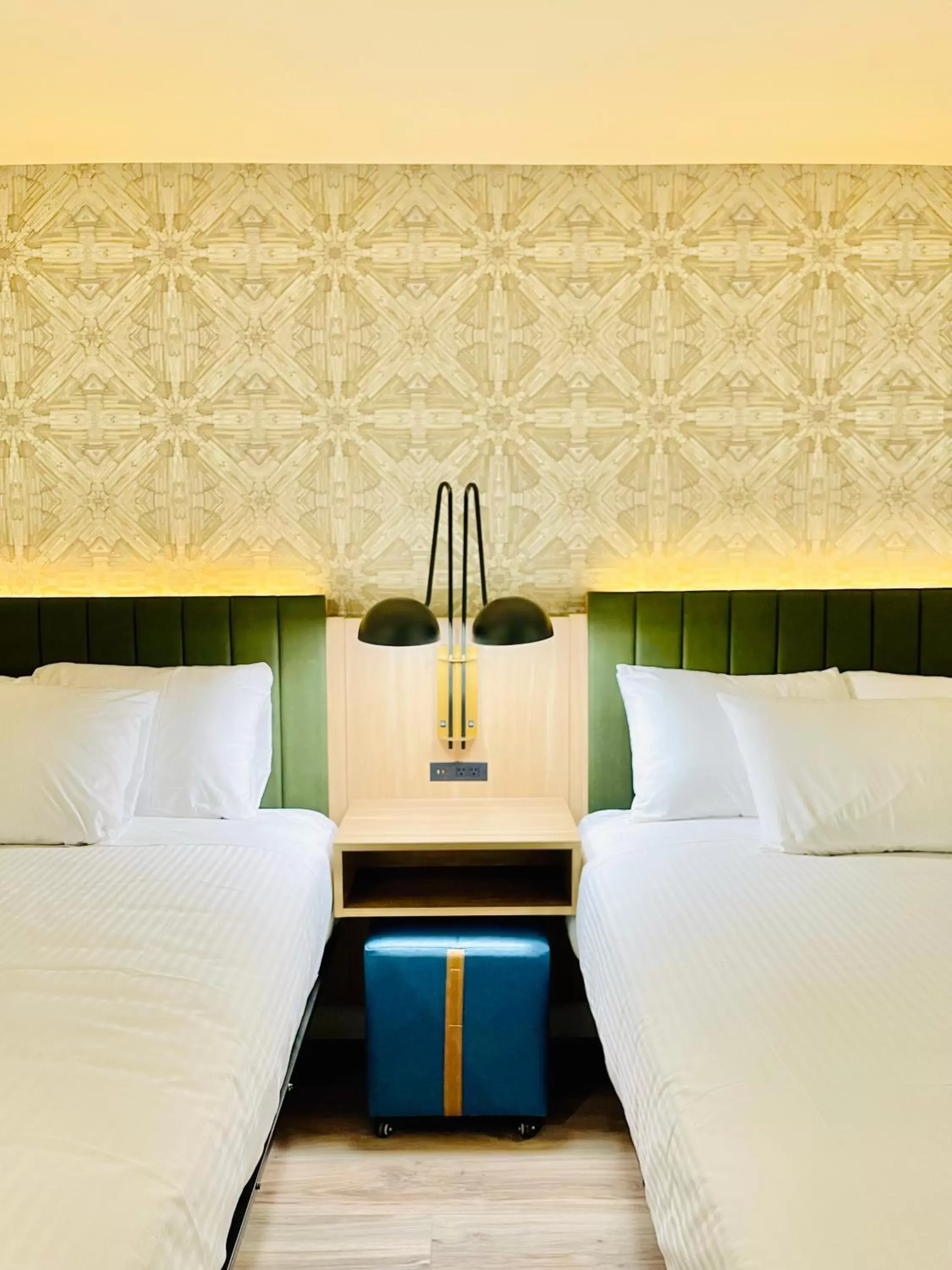 Deluxe Queen Room in La Casa Inn Deluxe Queen Room in La Casa Inn