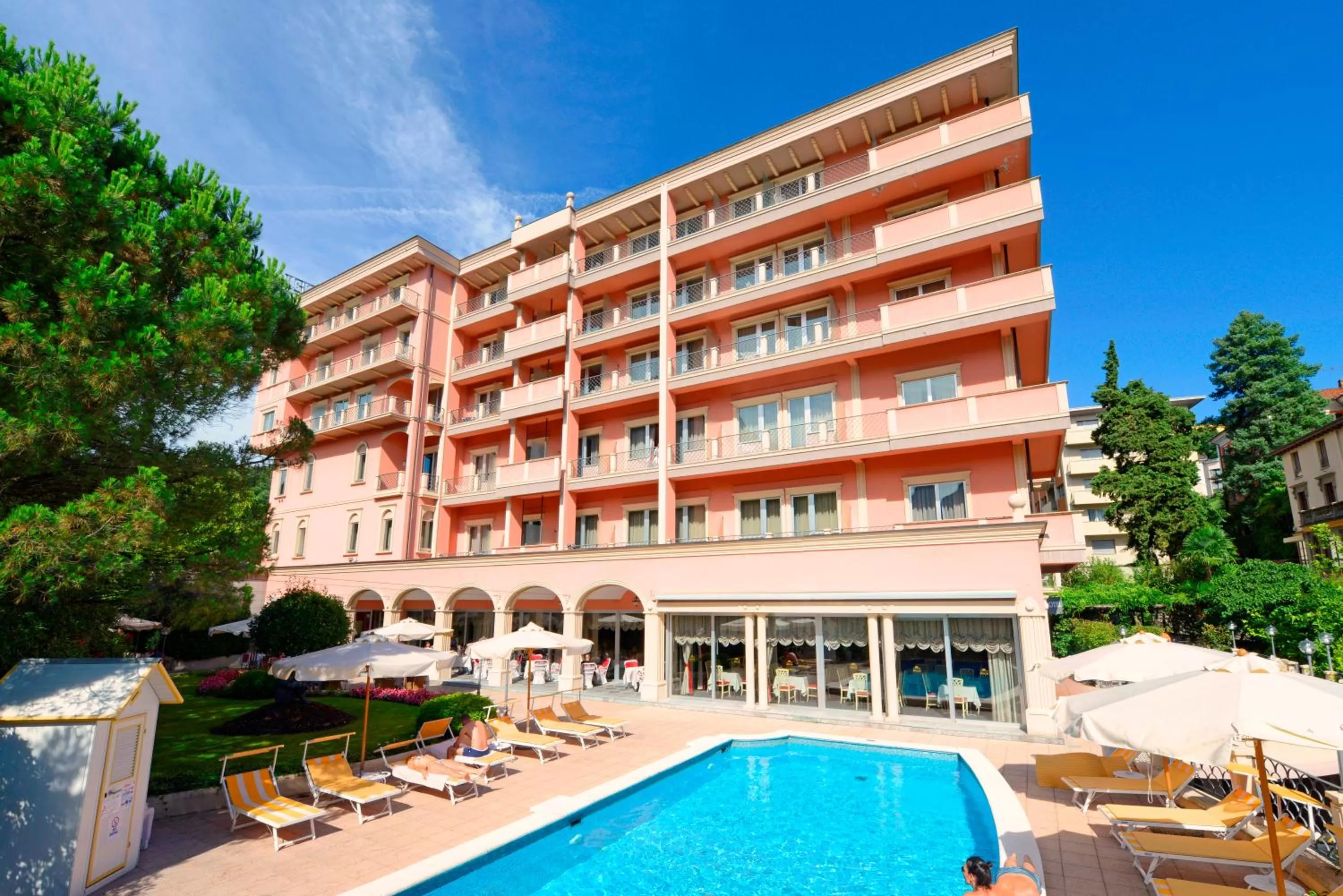 Property building in Hotel De La Paix