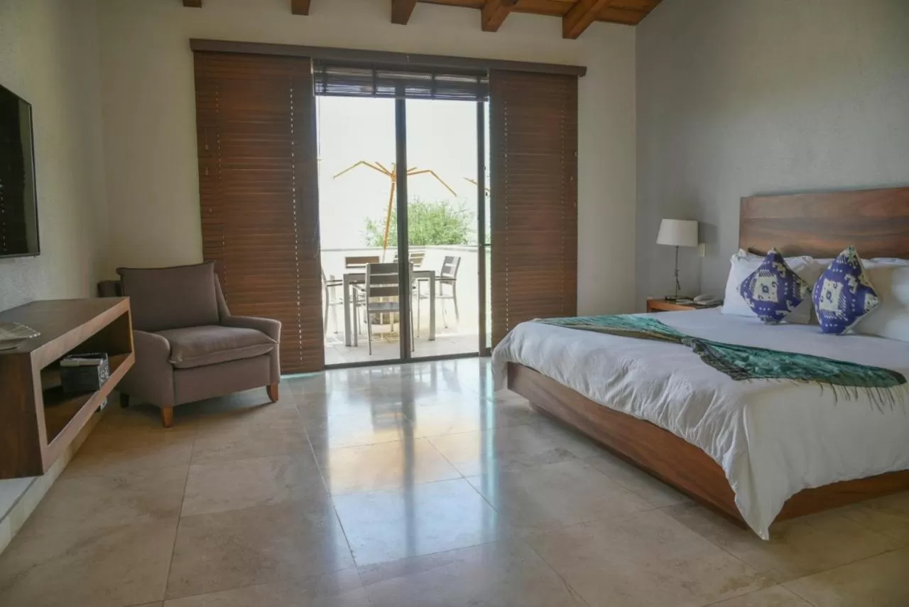 Photo of the whole room, Bed in La Reserva Chapala