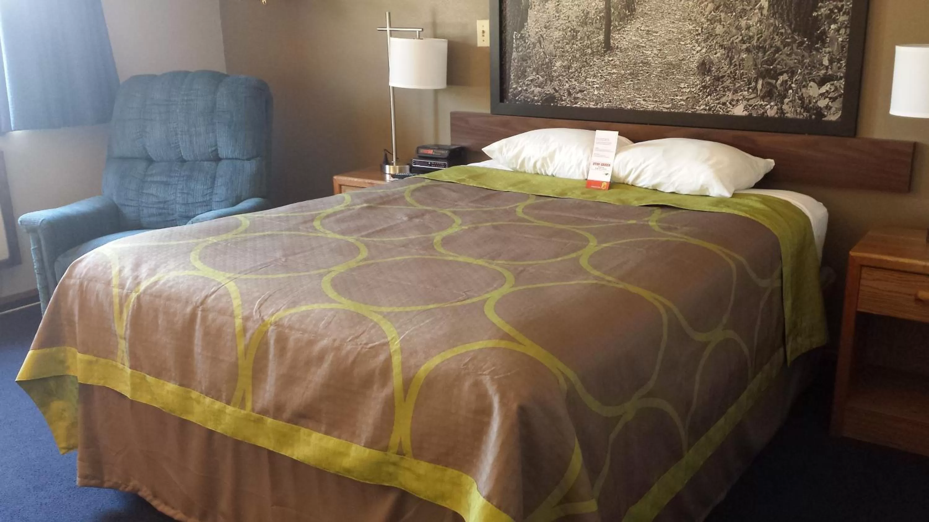 Bed in Super 8 by Wyndham Pella