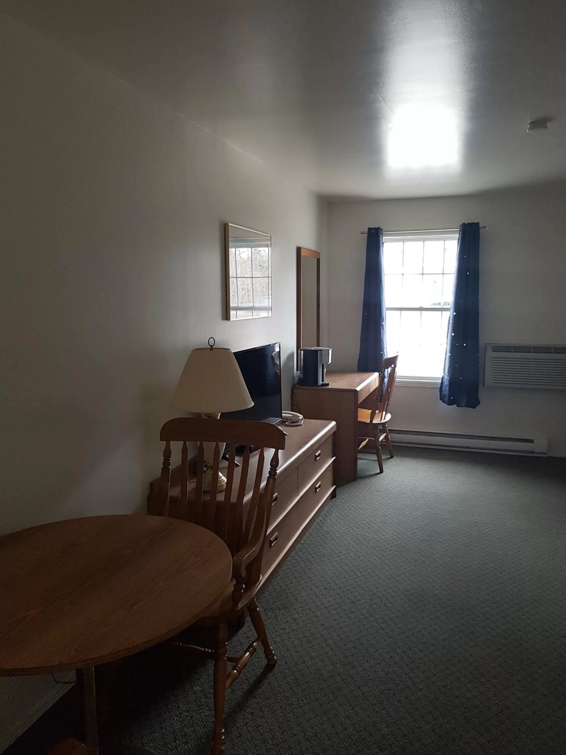 Covered Bridge Inn & Suites