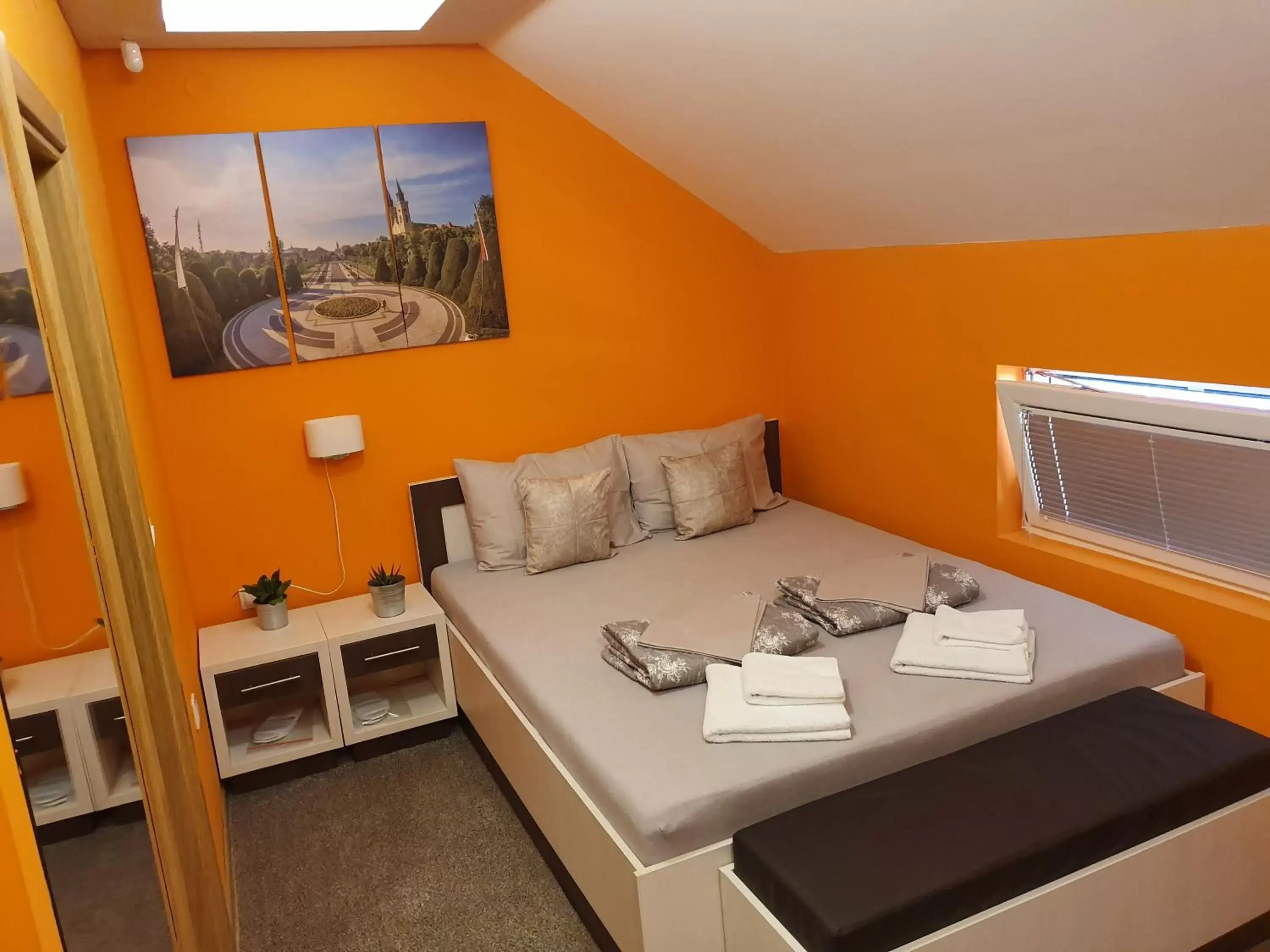 Double or Twin Room with Private Bathroom in OldBrick PUB Double or Twin Room with Private Bathroom in OldBrick PUB