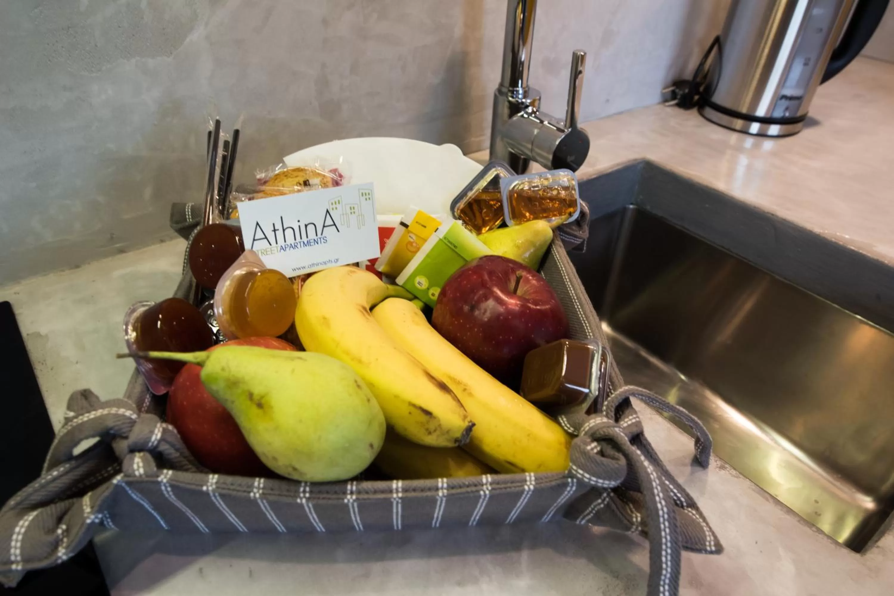 Kitchen or kitchenette in AthinA STREETAPARTMENTS