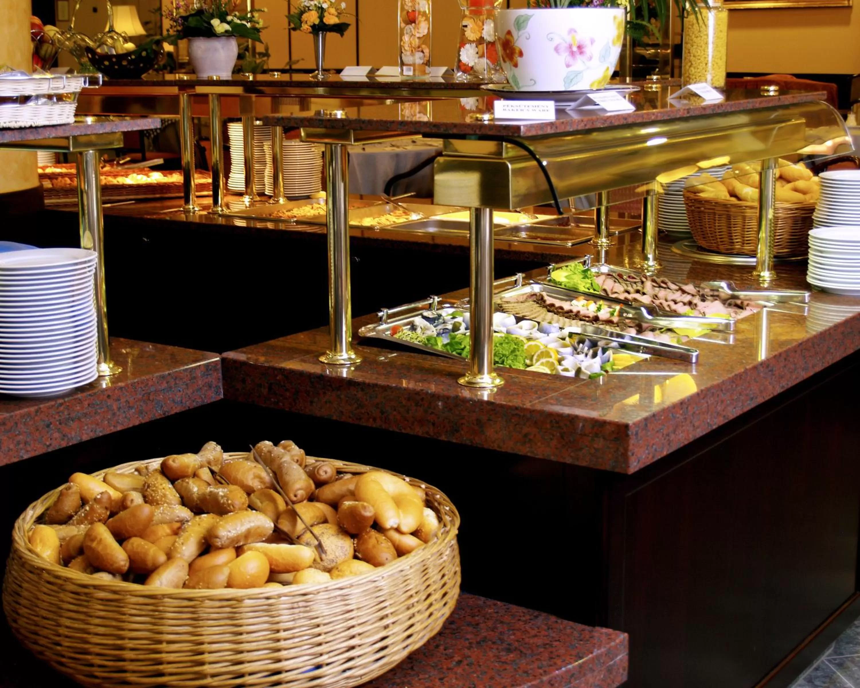 Restaurant/places to eat in Danubius Hotel Hungaria City Center