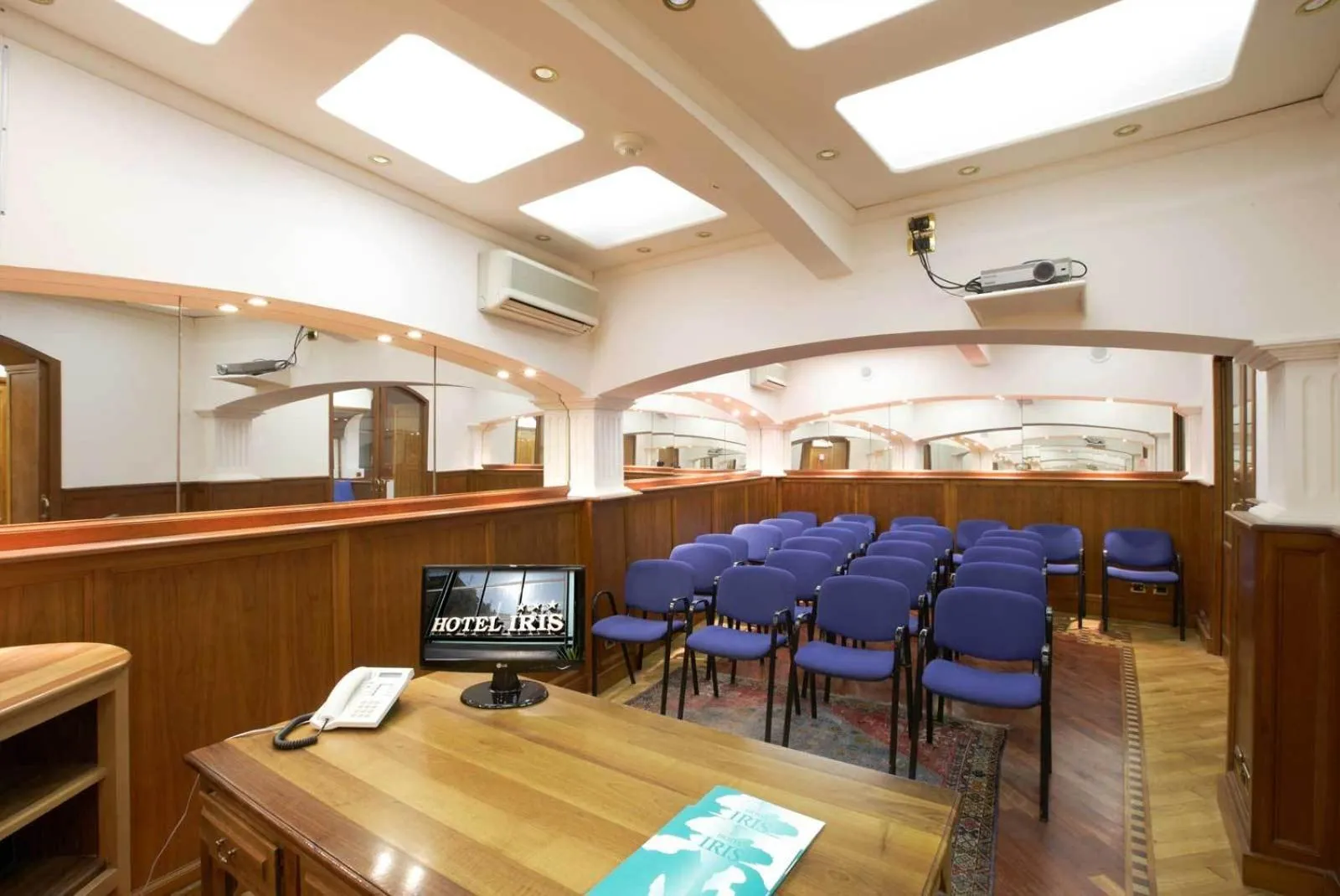 Business facilities in Hotel Iris