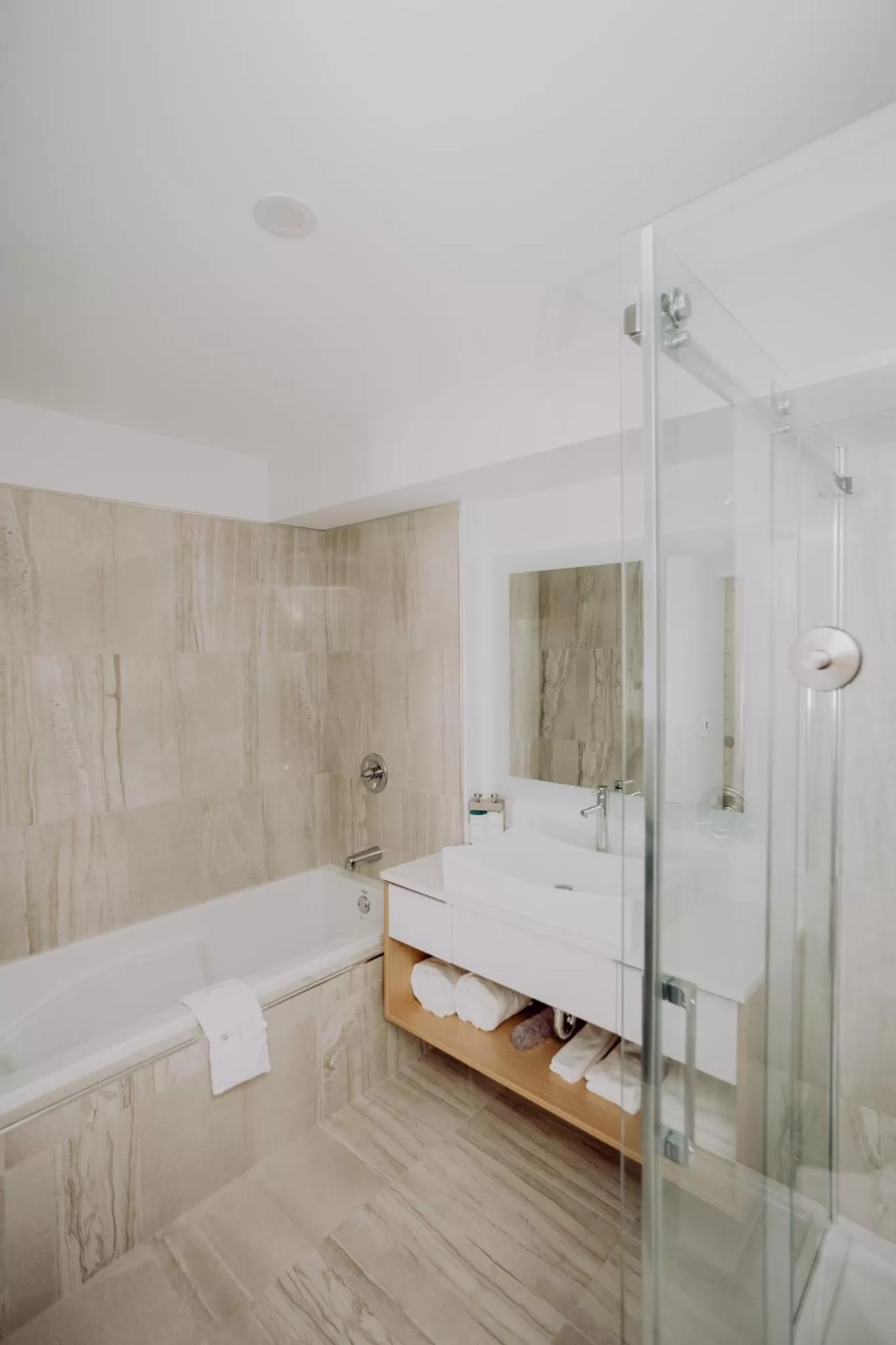 Bathroom in La Place Rendez-Vous Hotel