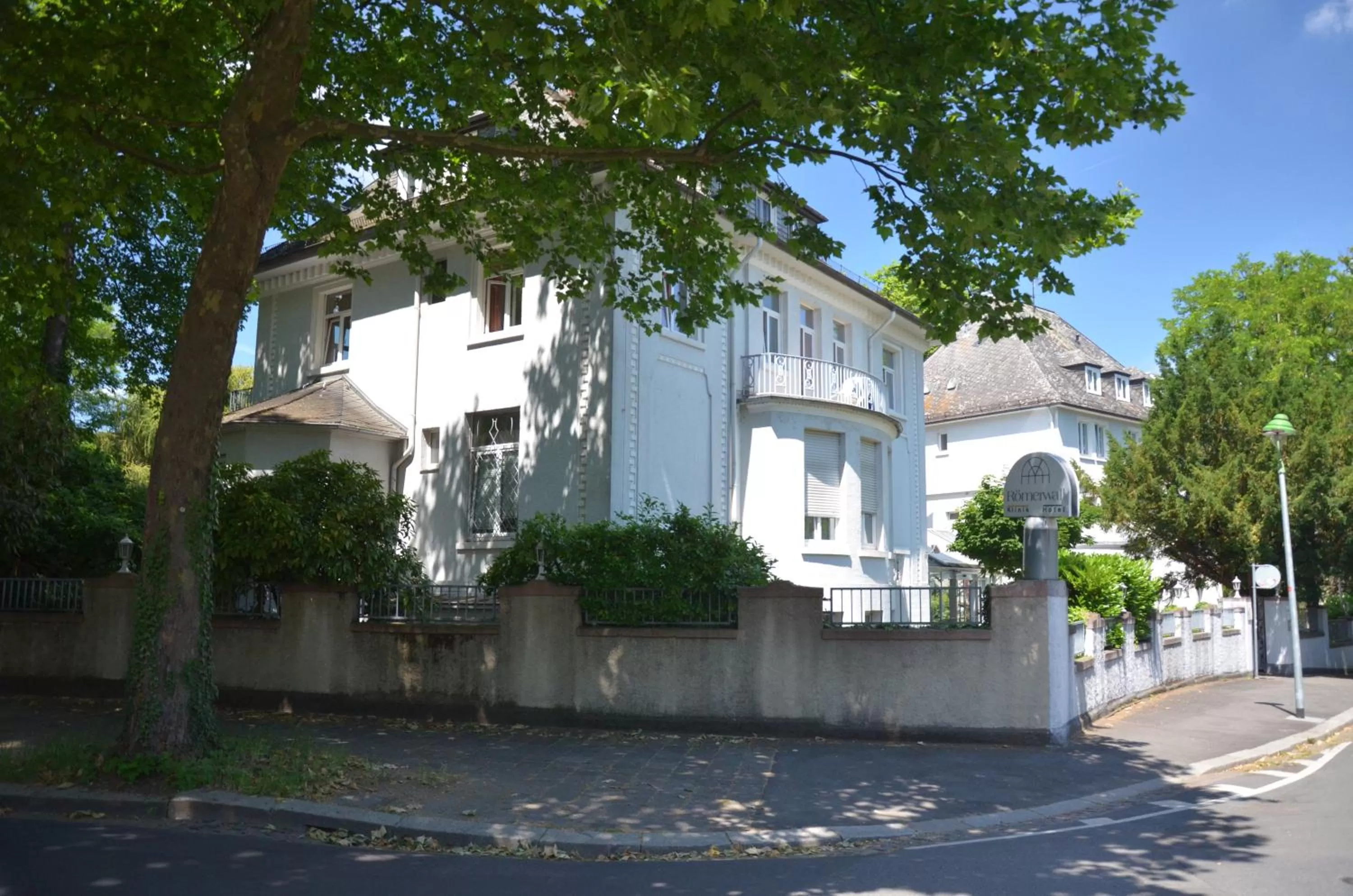 Facade/entrance, Property Building in Hotel Am Römerwall