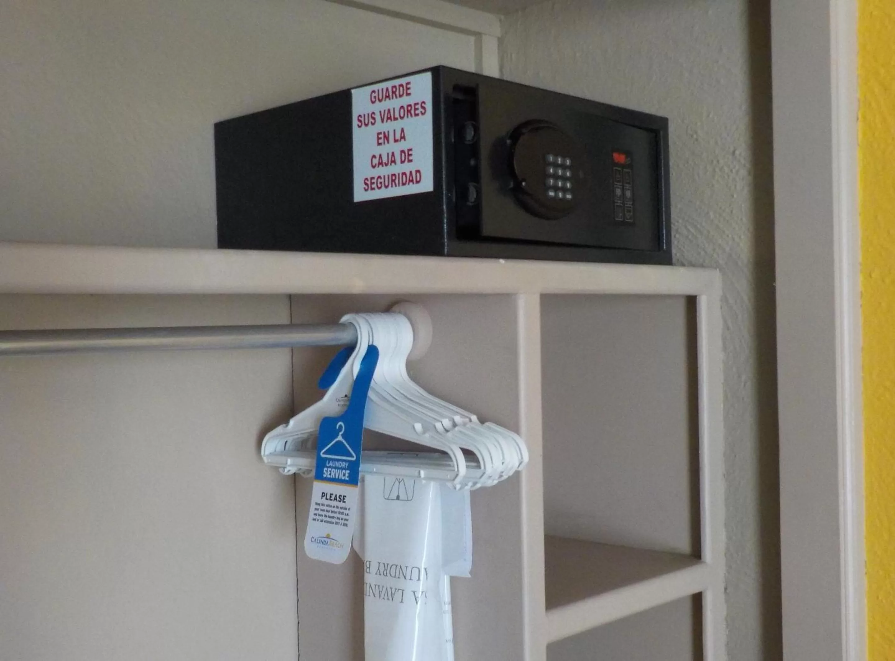 wardrobe in Calinda Beach Acapulco