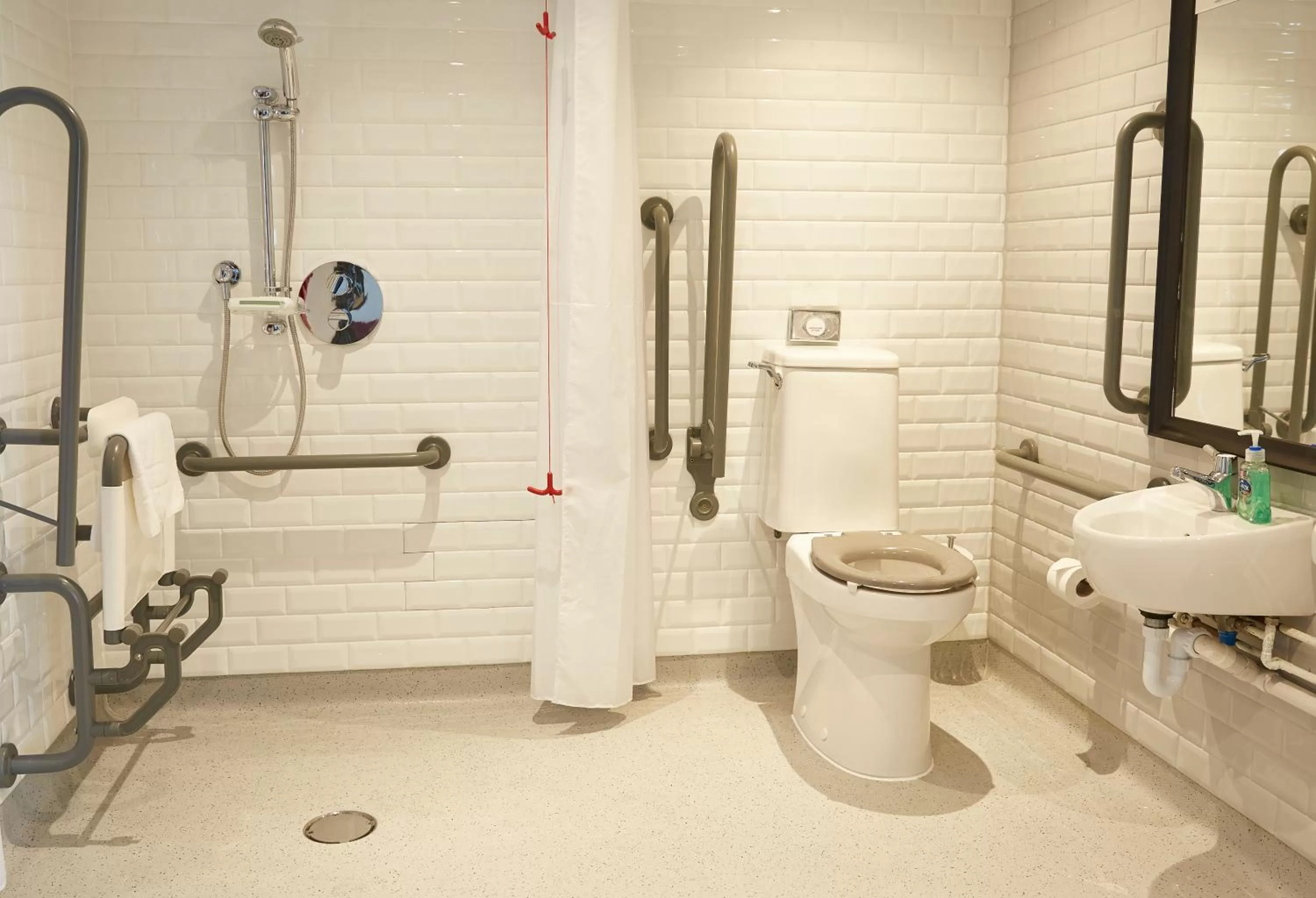 Shower in New Inn by Greene King Inns