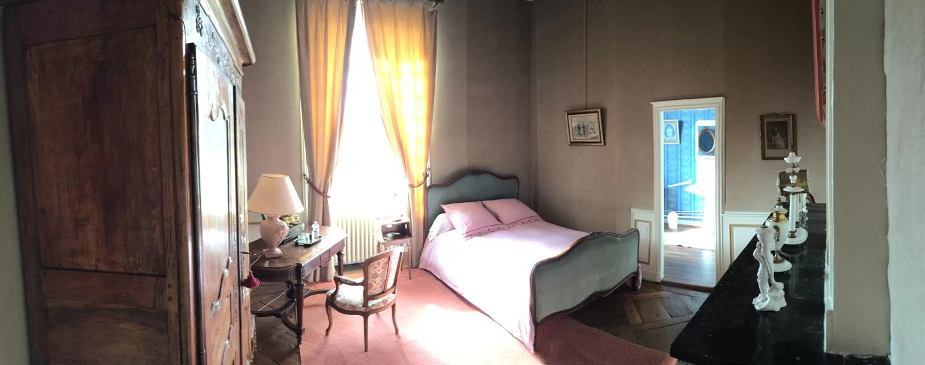 Photo of the whole room, Bed in Le Château d'Asnières en Bessin