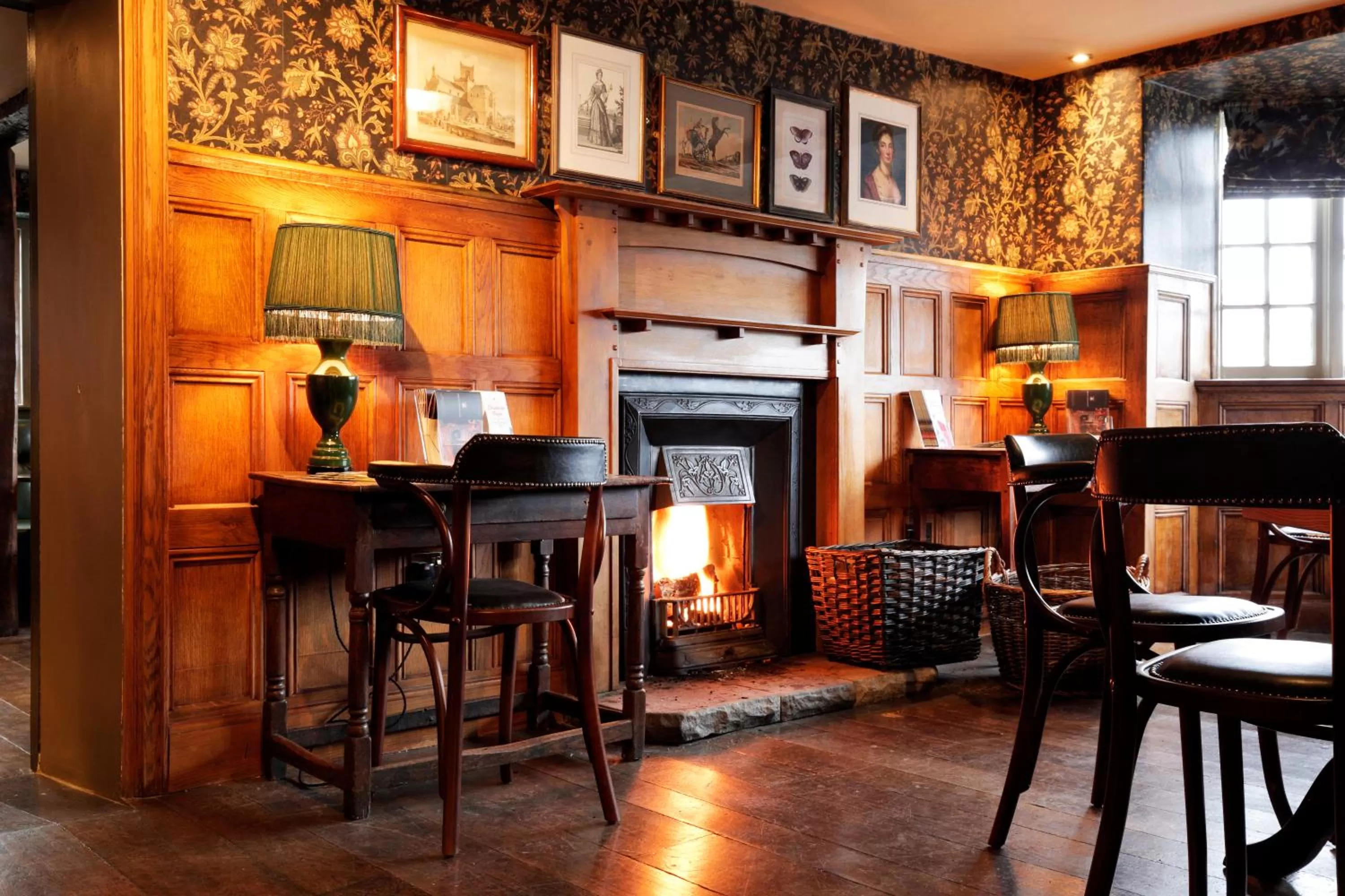 Lounge or bar in The Black Swan - The Inn Collection Group