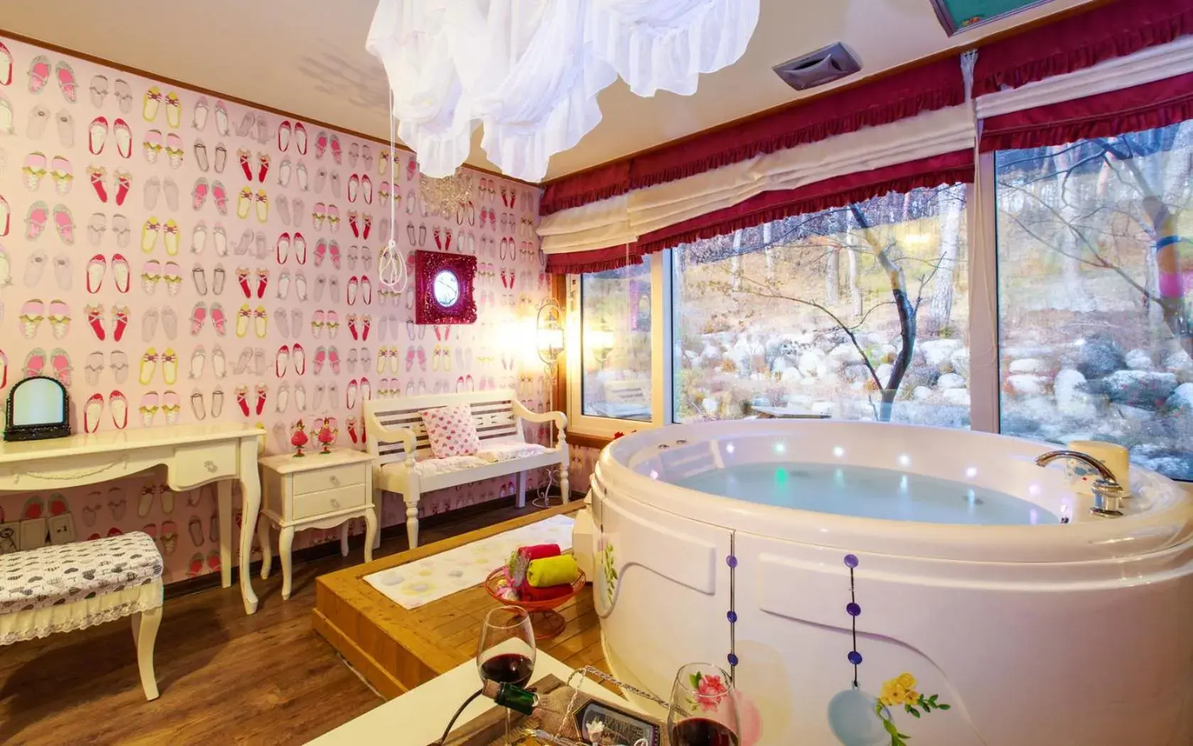 Double Room with Spa Bath in Casa Seorak Bed and Breakfast Double Room with Spa Bath in Casa Seorak Bed and Breakfast